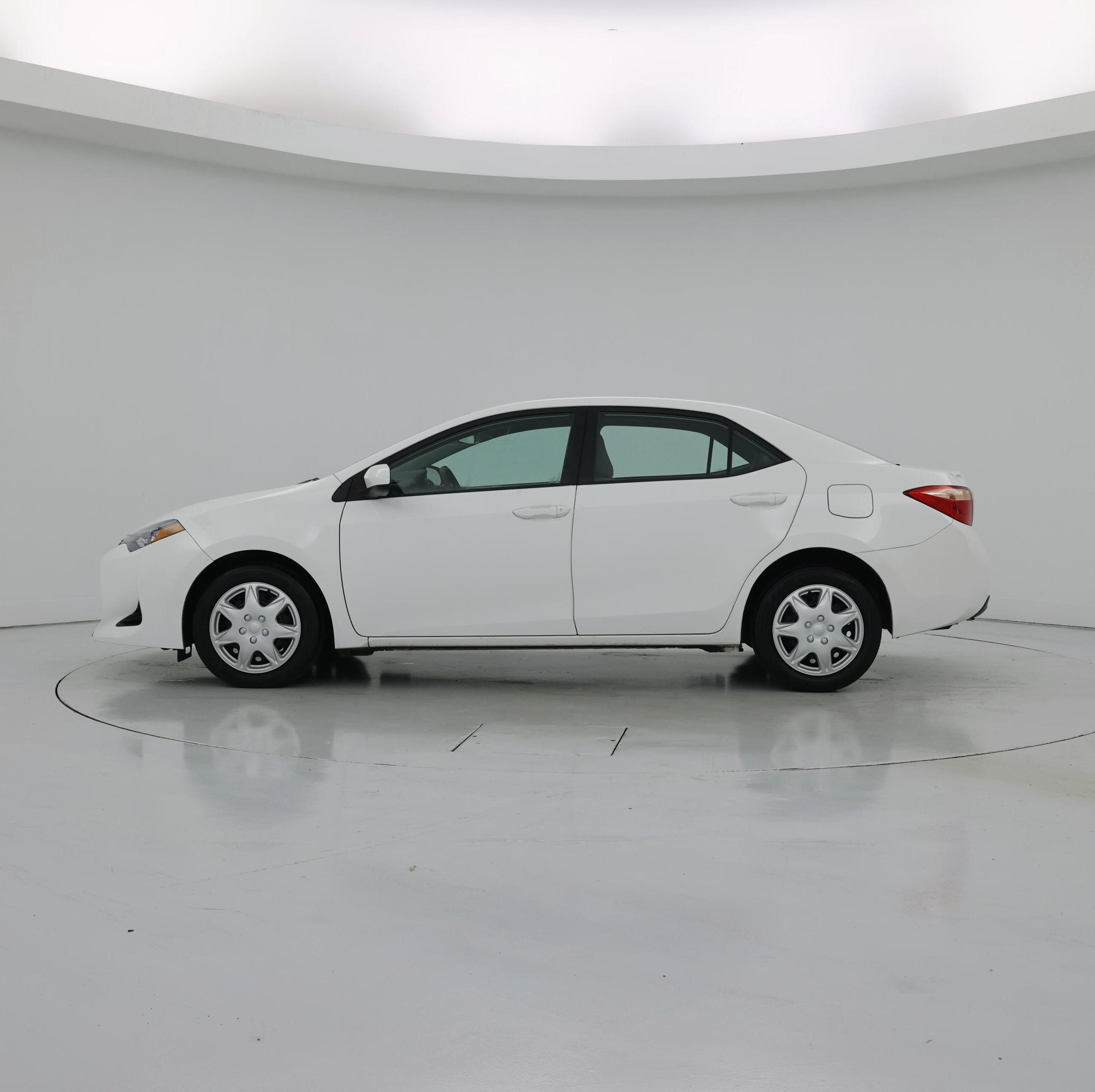 Thumbnail: 2018 Toyota Corolla - 3
