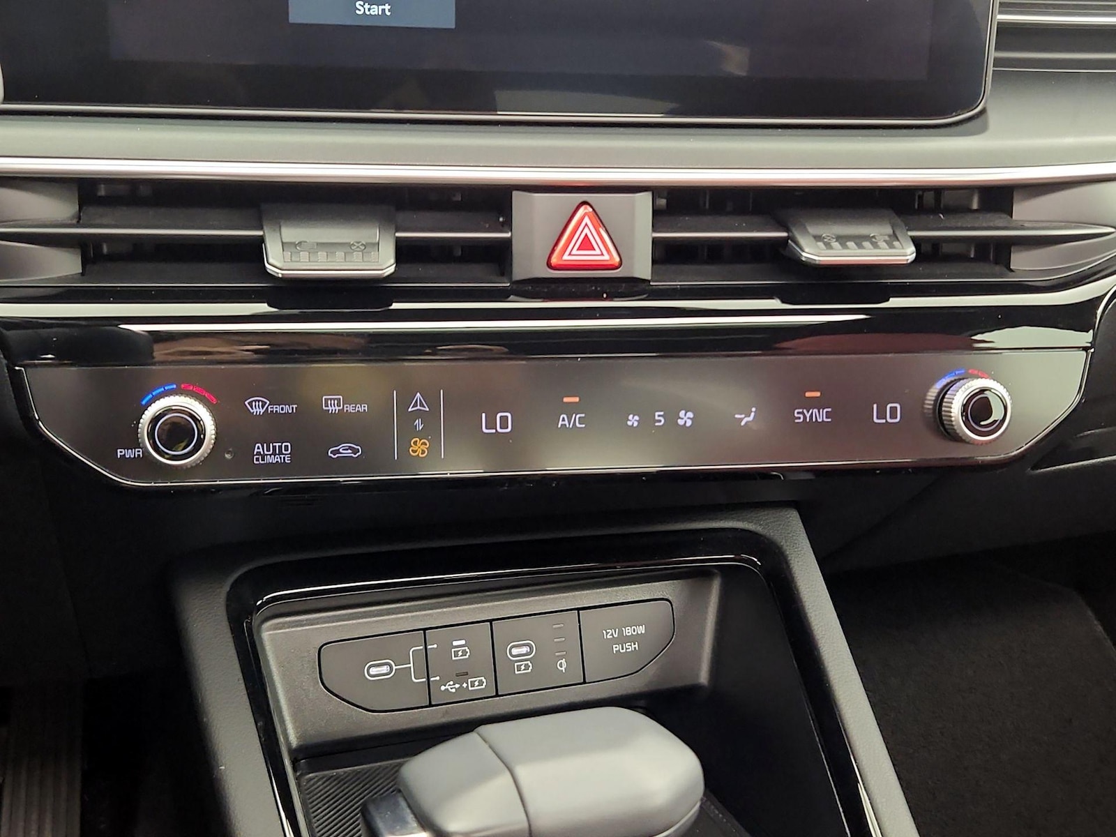 2025 Kia K5 GT-Line - Photo 18