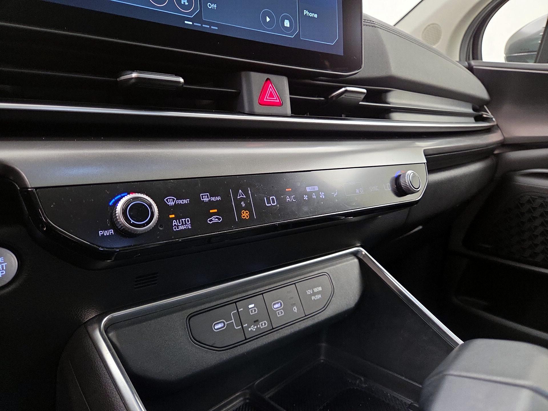 Thumbnail: 2025 Kia Carnival - 17