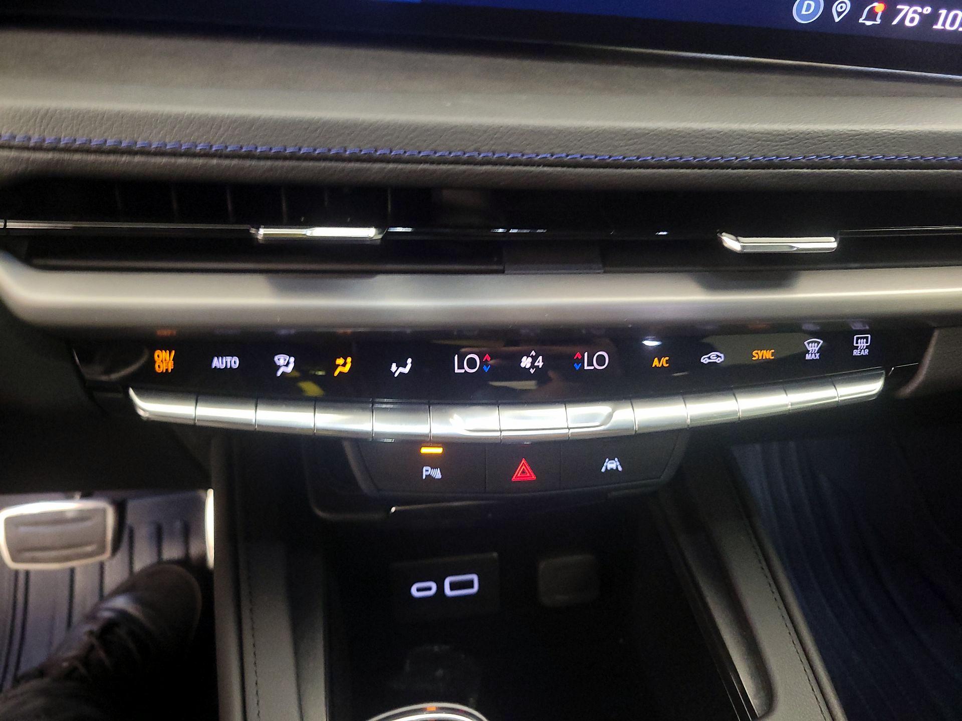 Thumbnail: 2024 Cadillac XT4 - 16