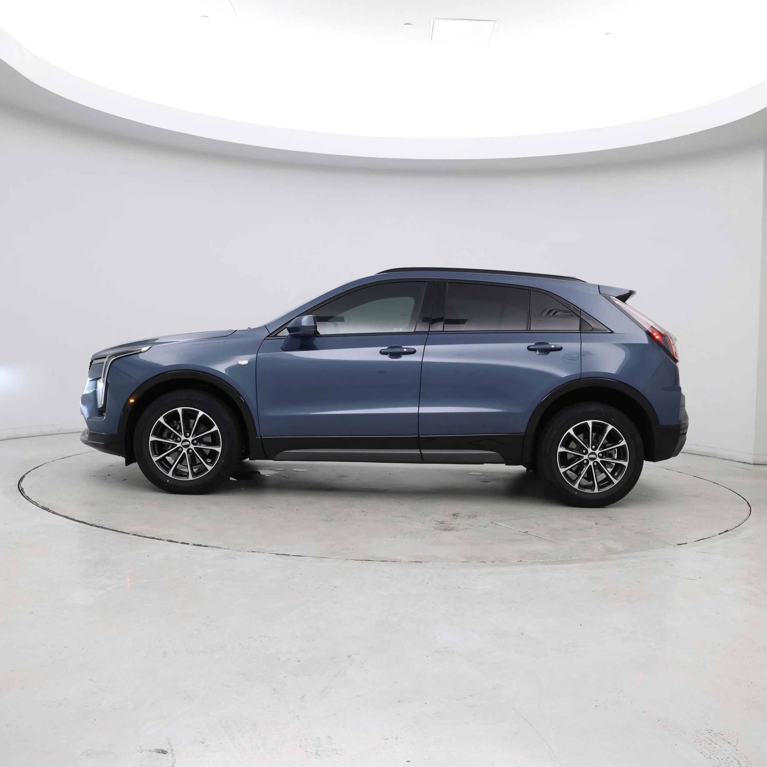 Thumbnail: 2024 Cadillac XT4 - 3
