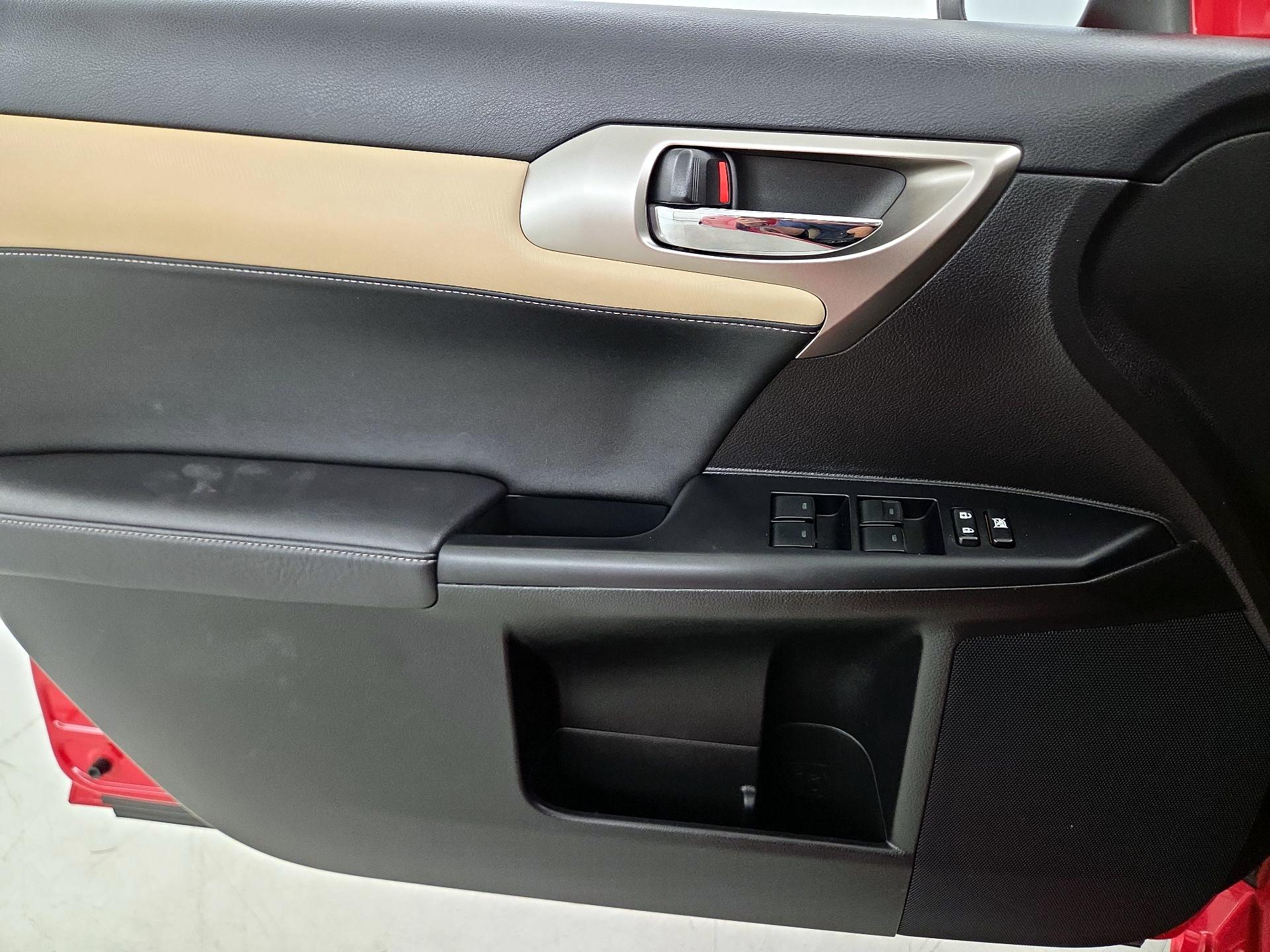 Thumbnail: 2016 Lexus CT - 12