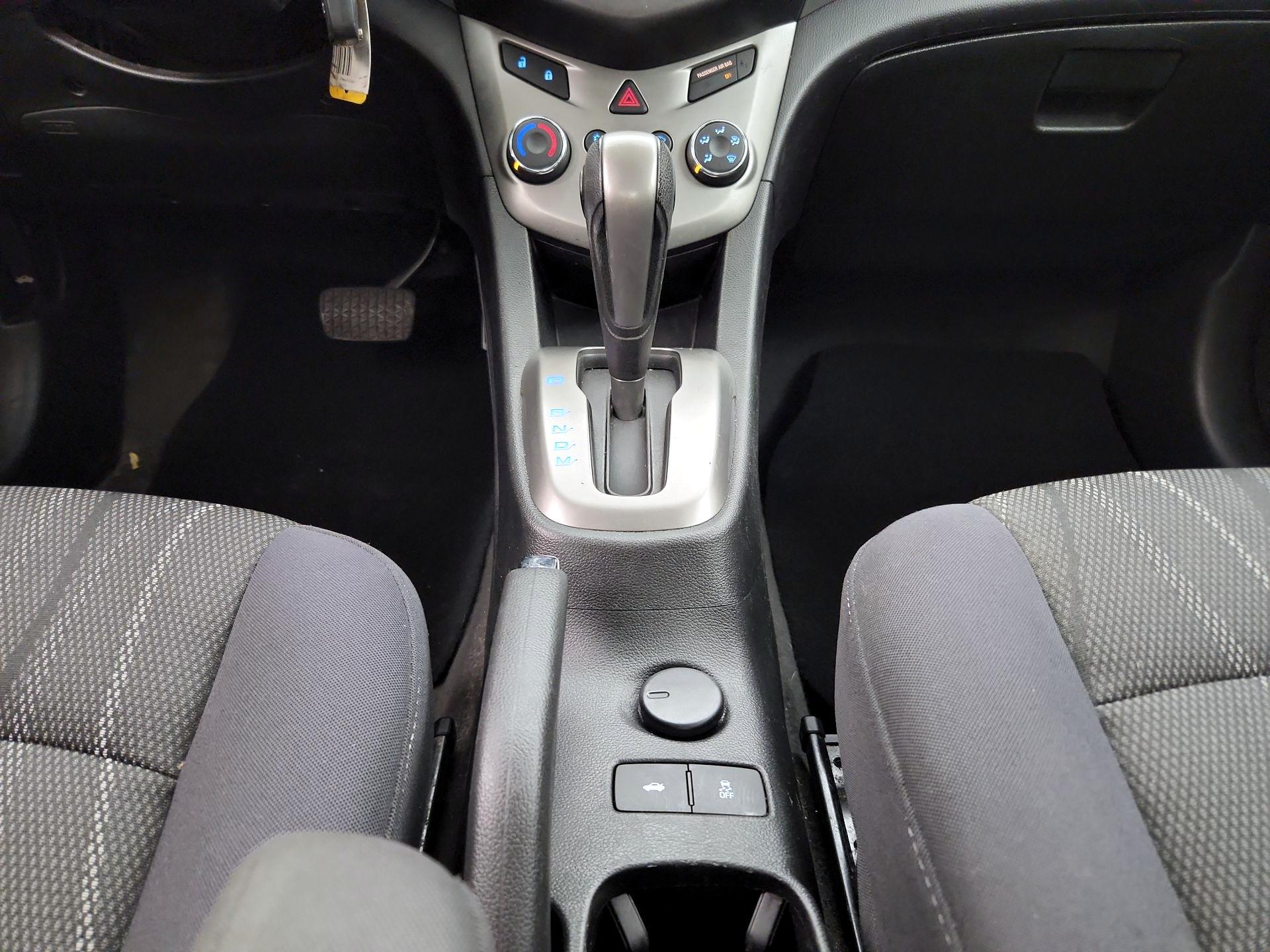 Thumbnail: 2015 Chevrolet Sonic - 16