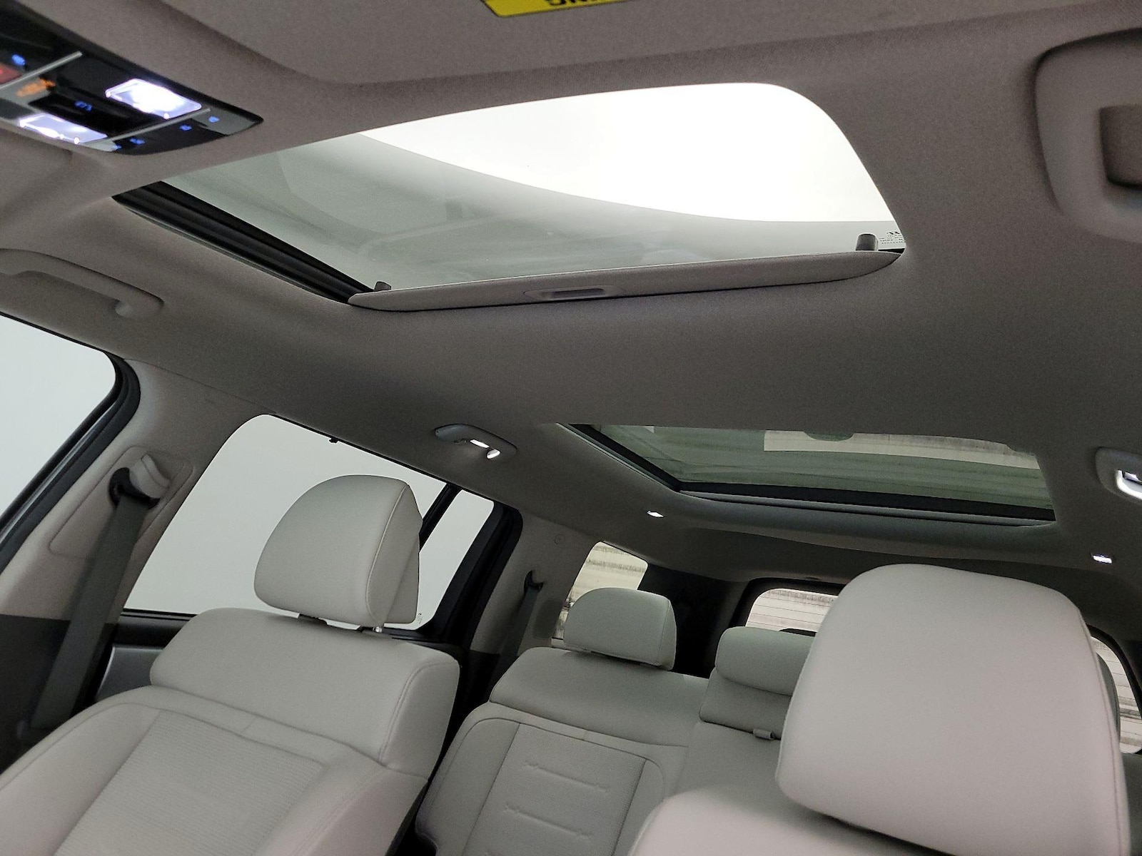 Sunroof(s) & Overhead Airbags