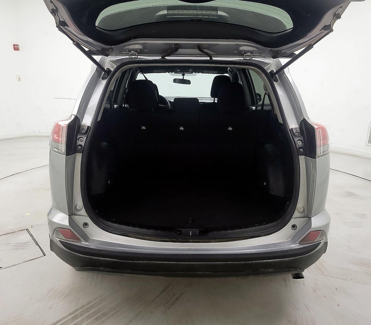 Trunk/Cargo (Seats Up)