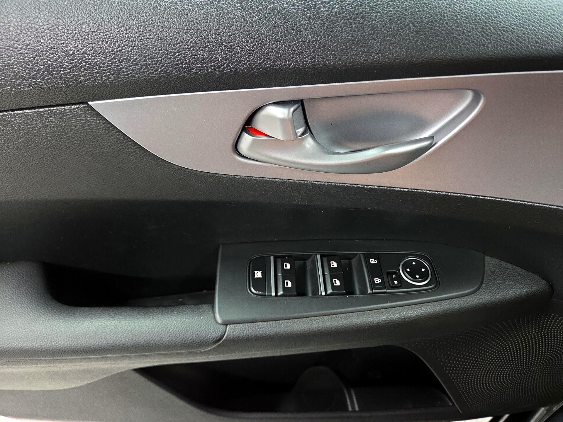 Thumbnail: 2023 Kia Forte - 10
