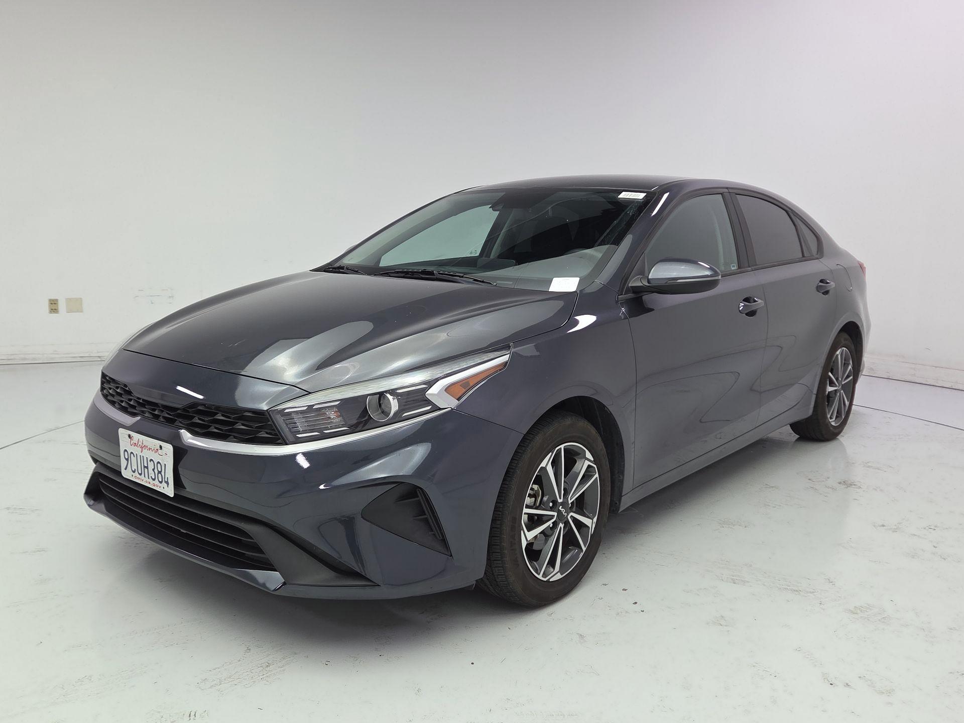 Thumbnail: 2023 Kia Forte - 3