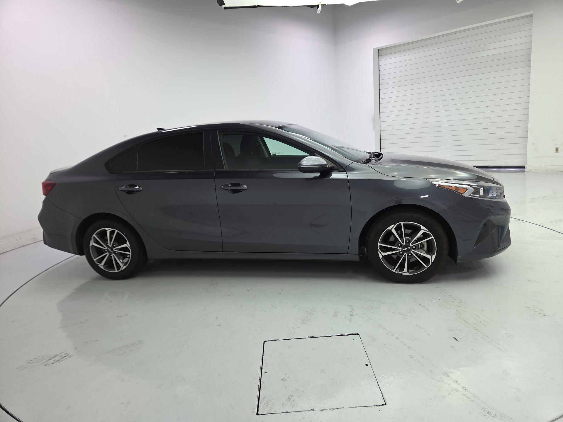 Thumbnail: 2023 Kia Forte - 4
