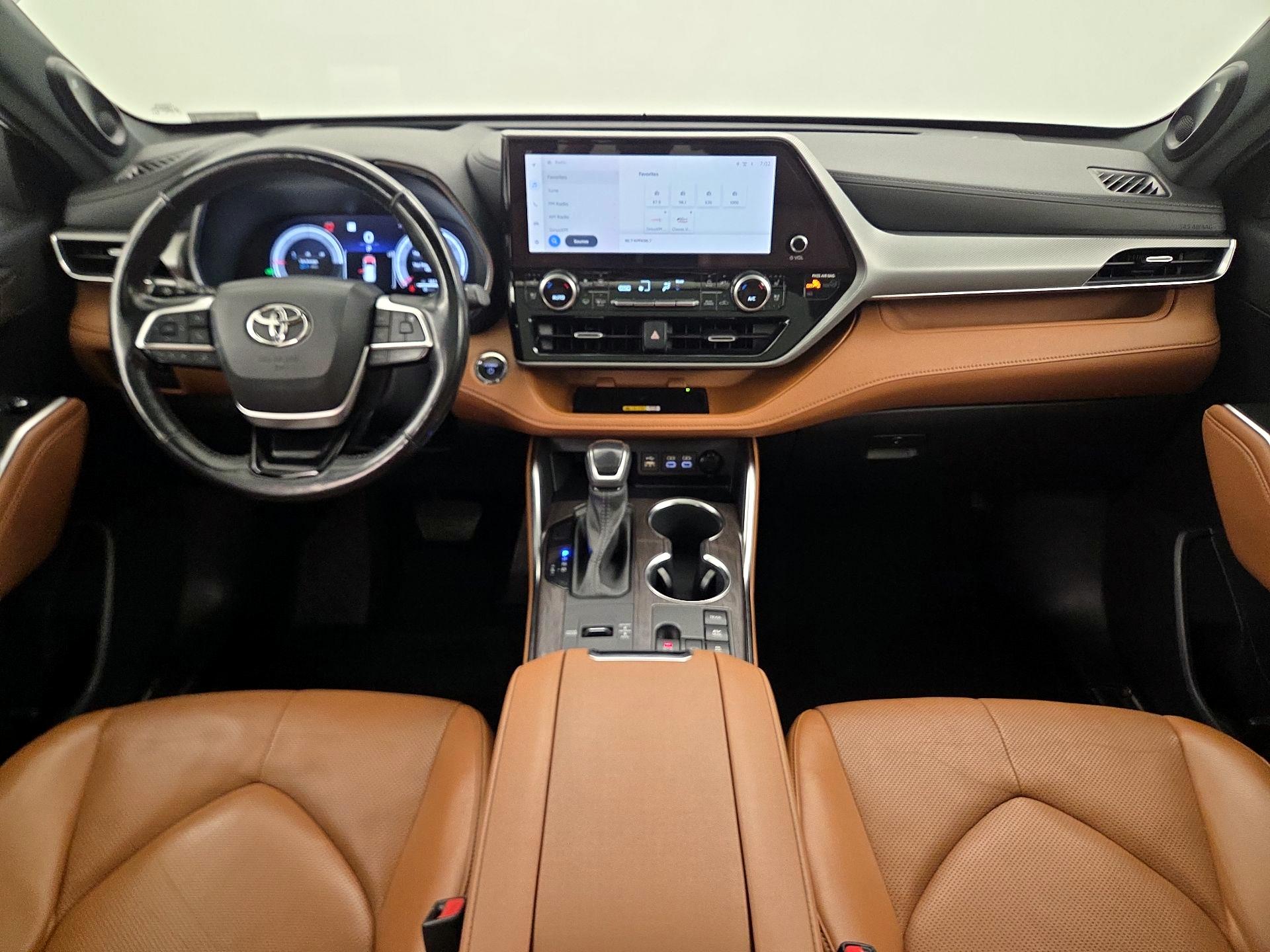 Thumbnail: 2023 Toyota Highlander - 9