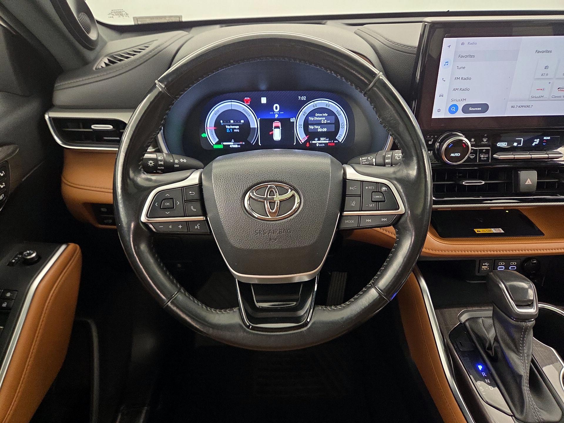 Thumbnail: 2023 Toyota Highlander - 10