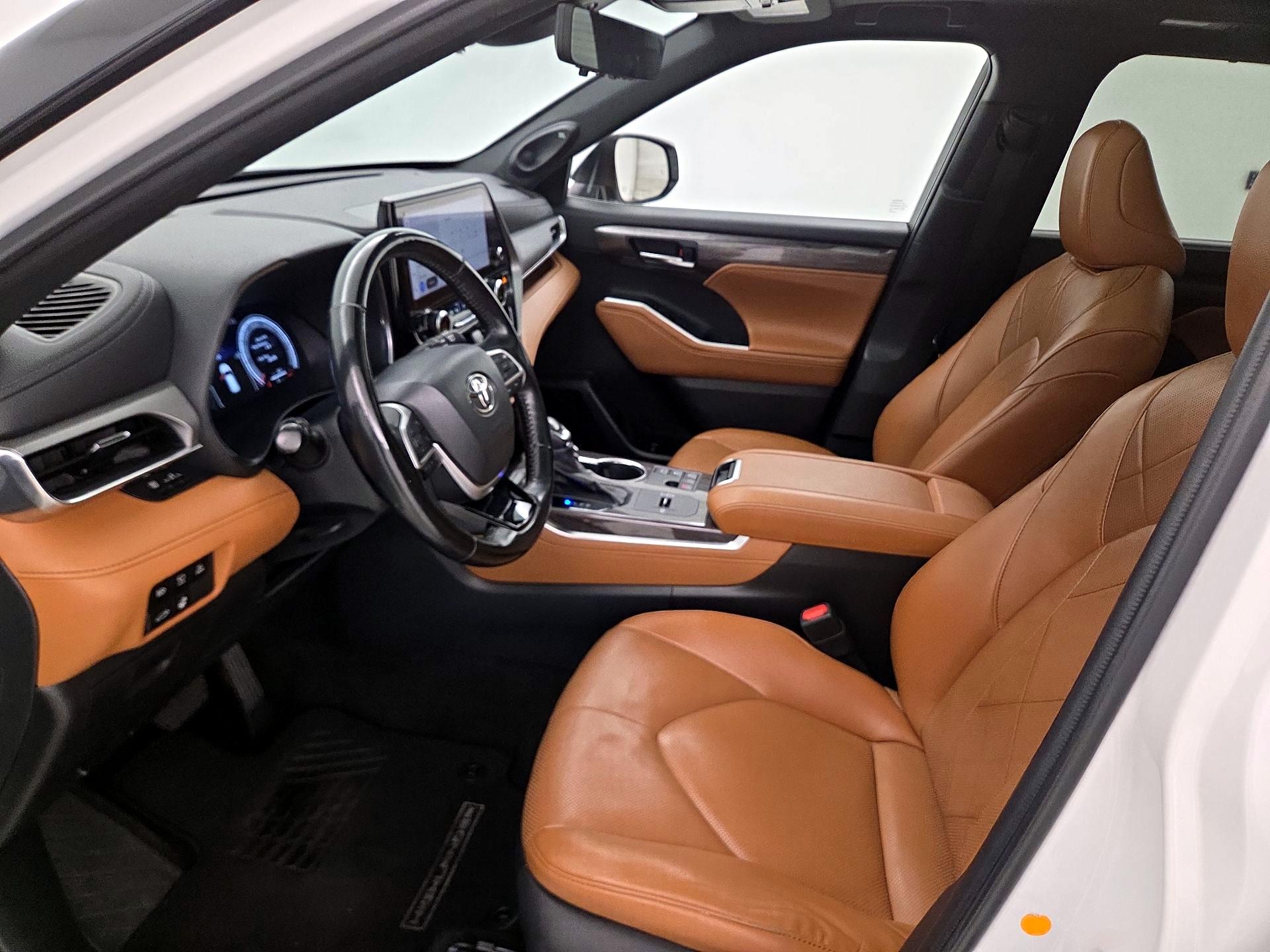 Thumbnail: 2023 Toyota Highlander - 11