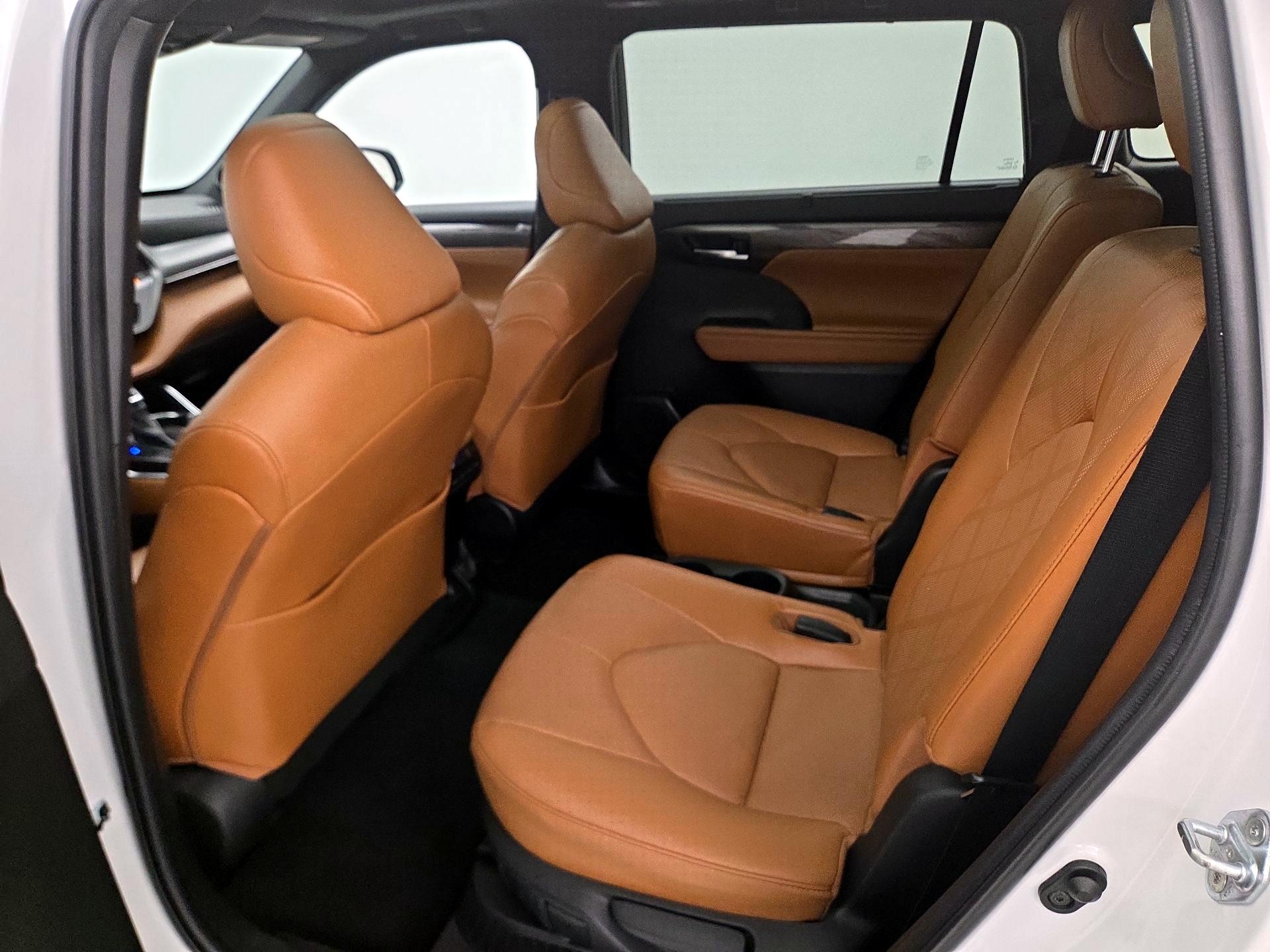 Thumbnail: 2023 Toyota Highlander - 20