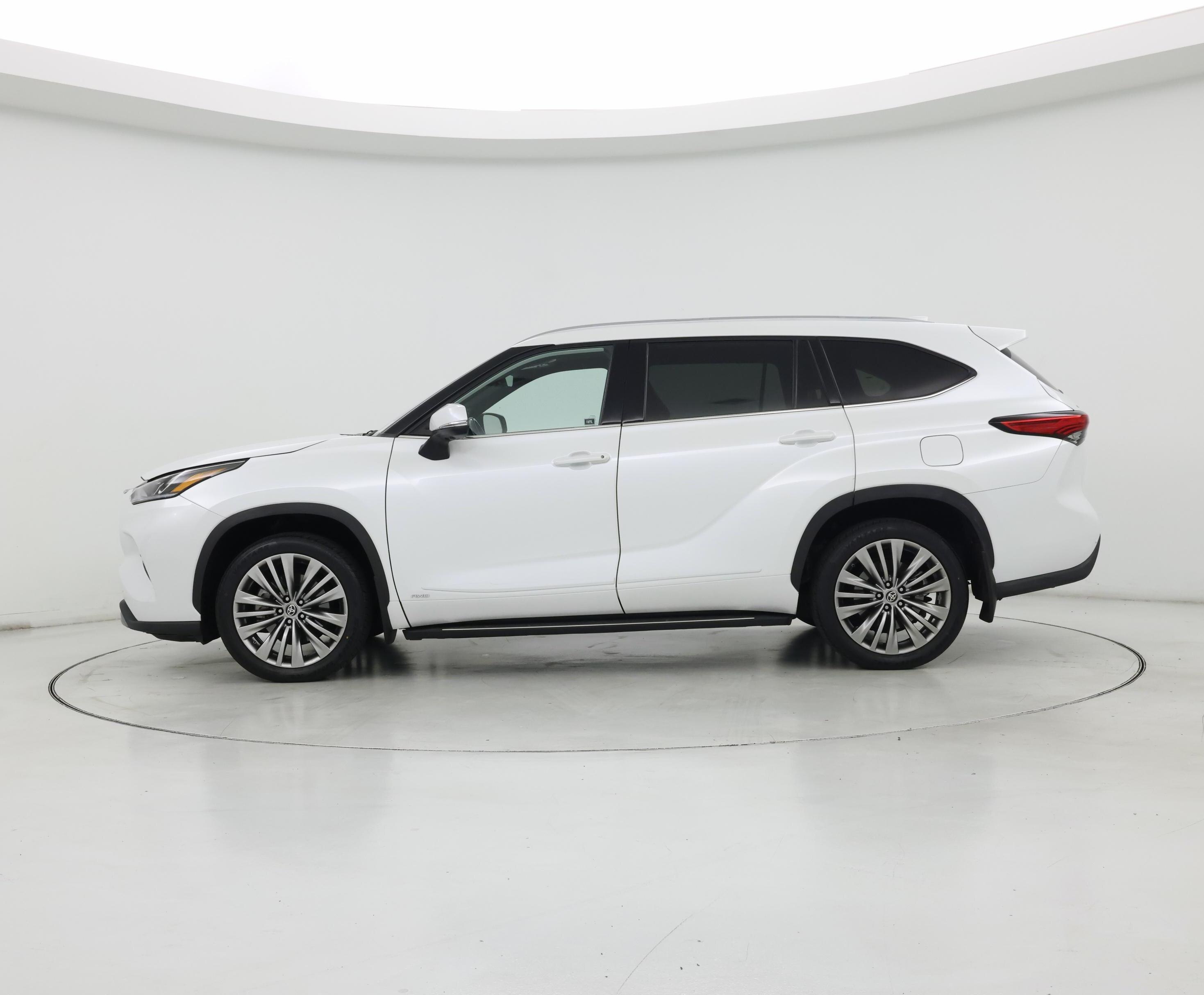 Thumbnail: 2023 Toyota Highlander - 3