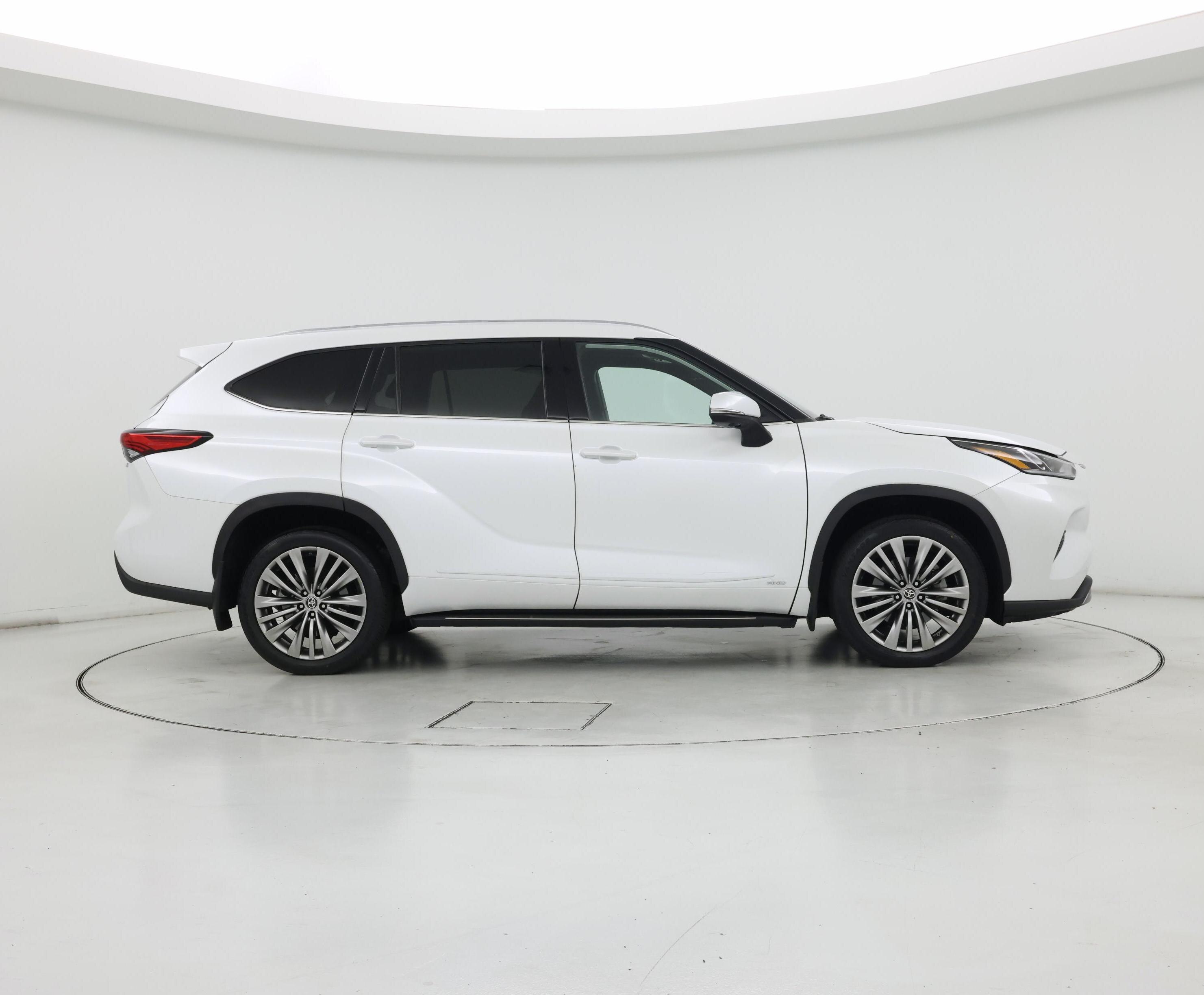Thumbnail: 2023 Toyota Highlander - 7