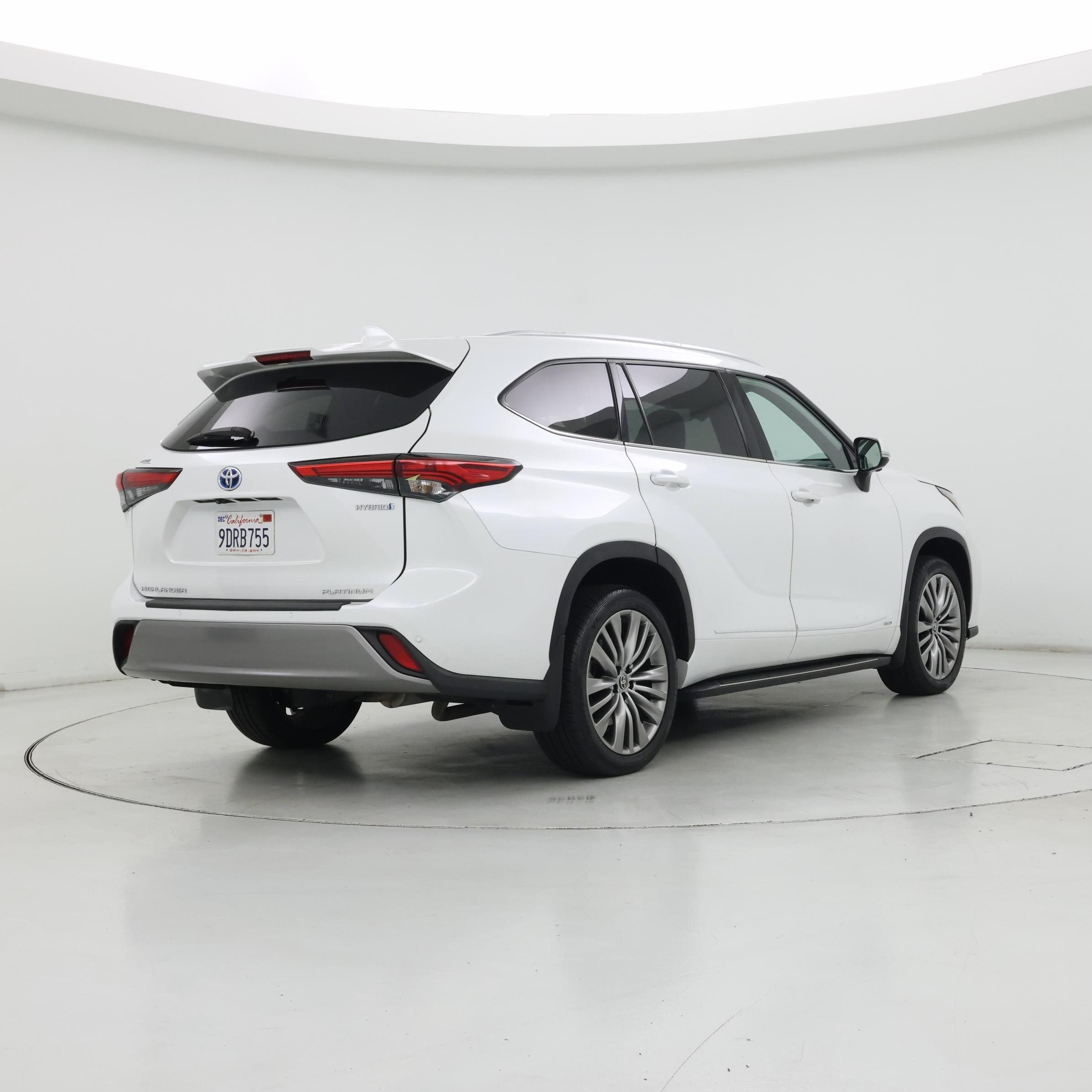 Thumbnail: 2023 Toyota Highlander - 8