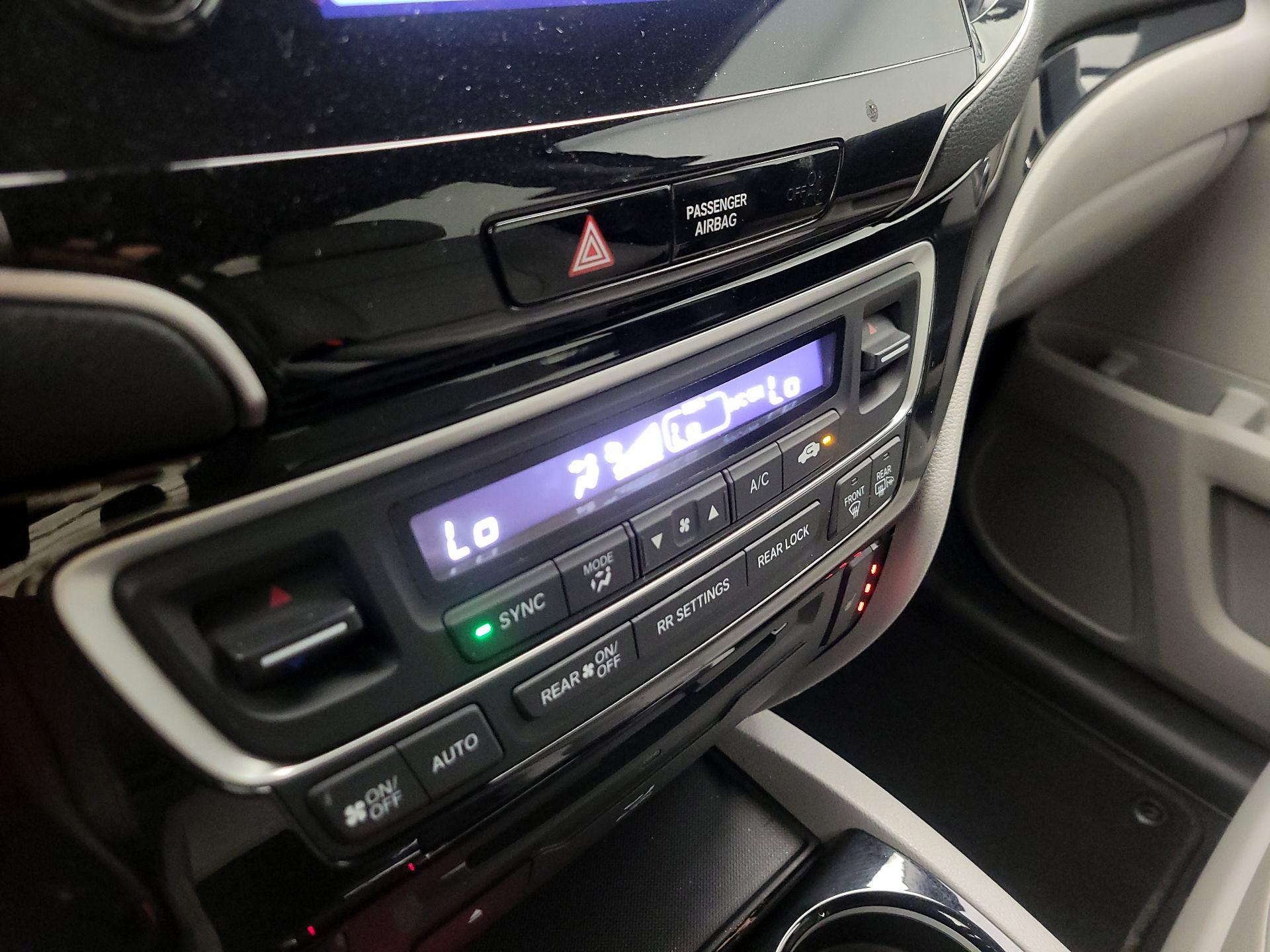 Thumbnail: 2019 Honda Pilot - 17