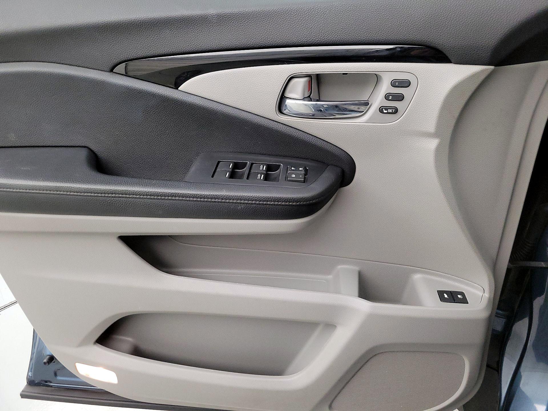 Thumbnail: 2019 Honda Pilot - 20