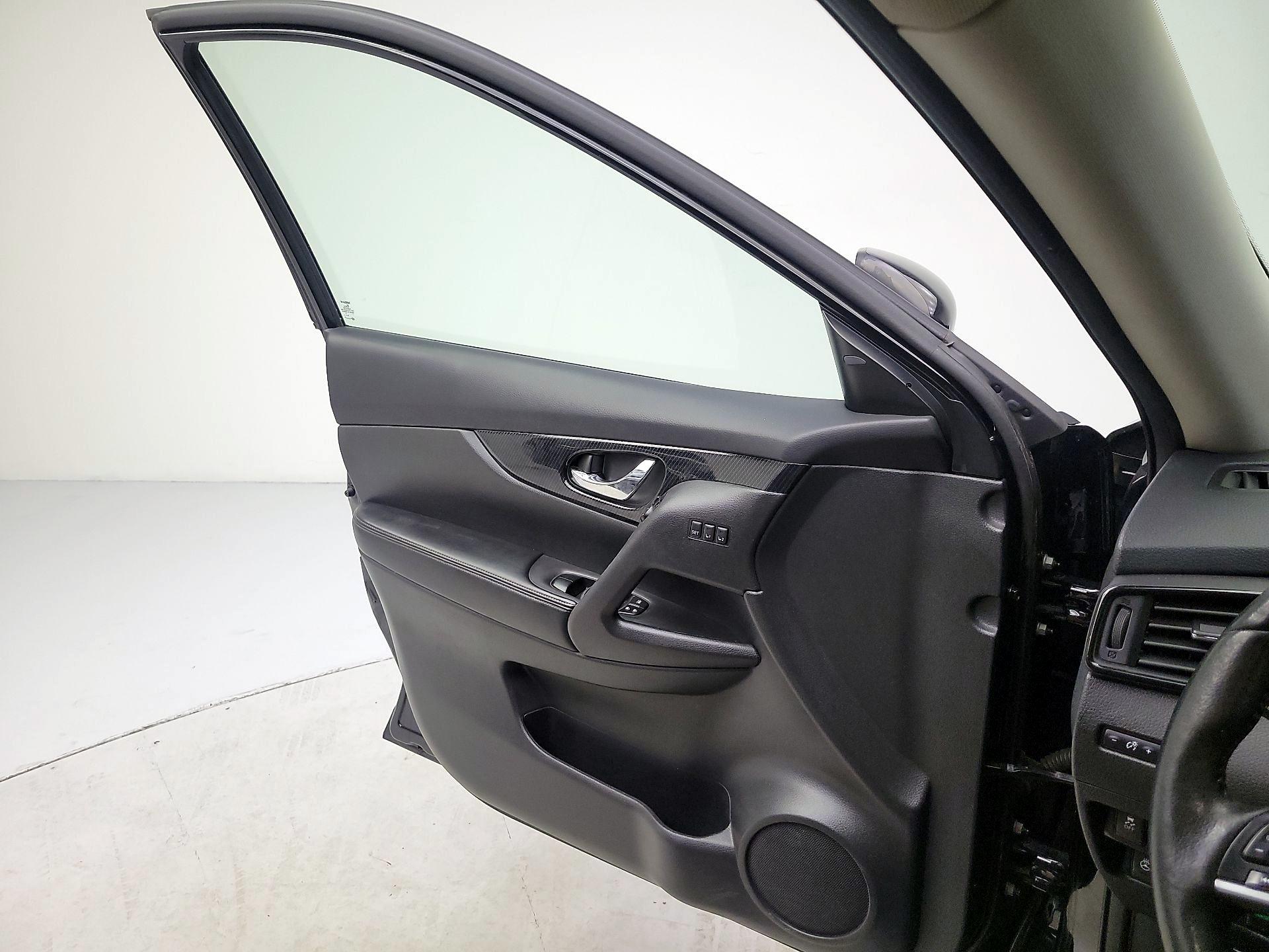 Thumbnail: 2019 Nissan Rogue - 12