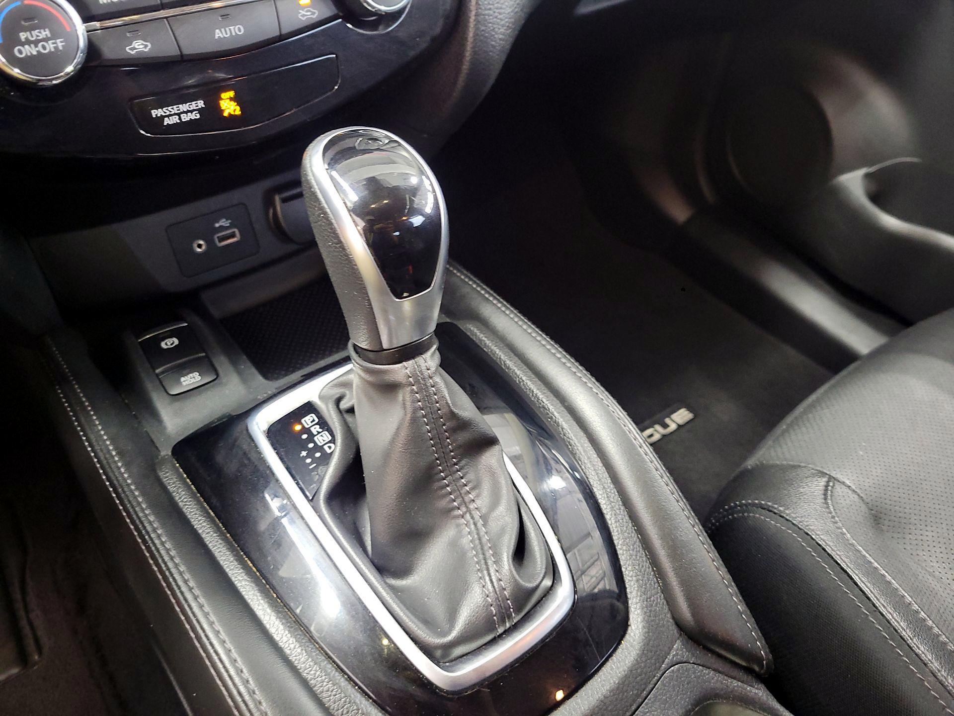 Thumbnail: 2019 Nissan Rogue - 18