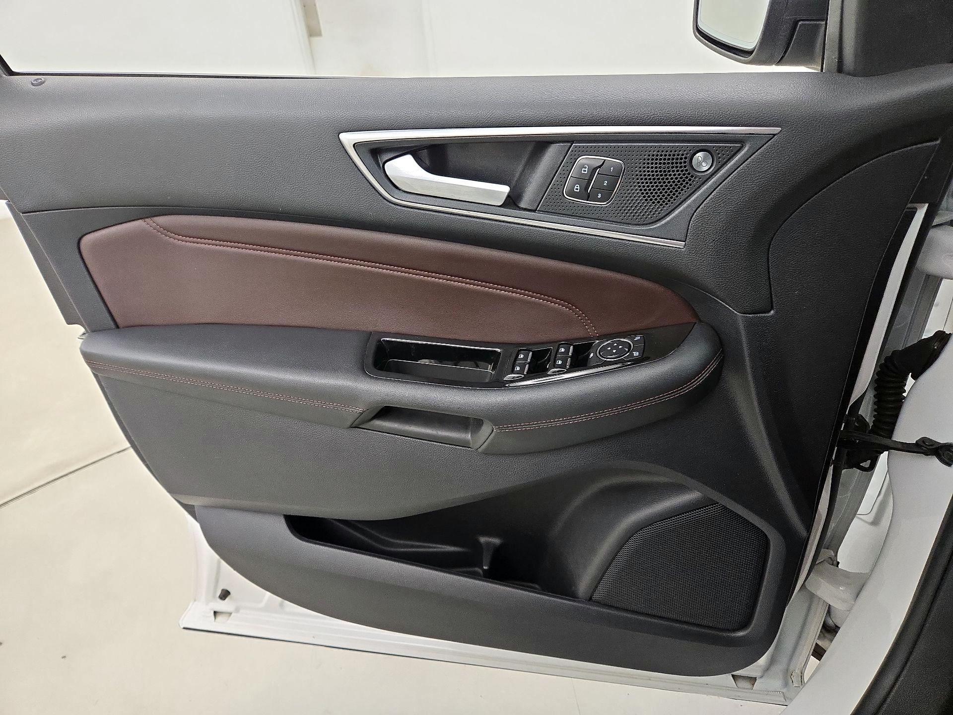 Thumbnail: 2020 Ford Edge - 12