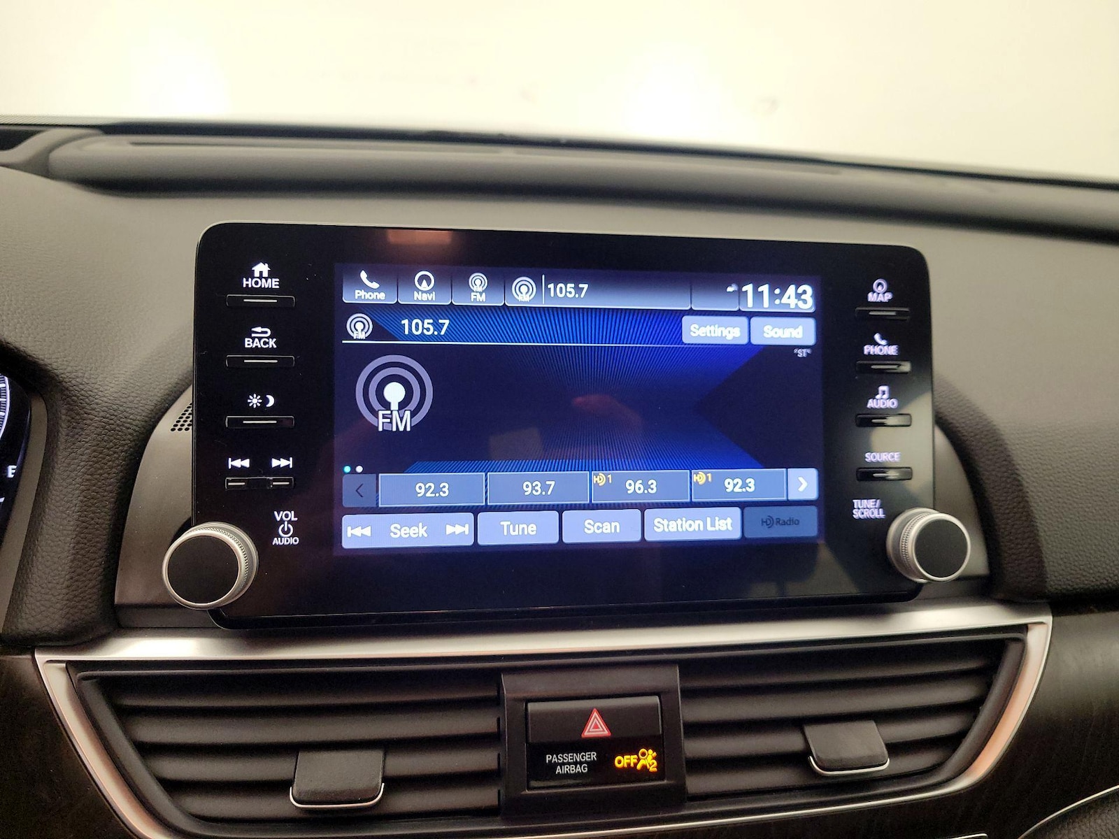 2022 Honda Accord Hybrid Touring - Photo 17