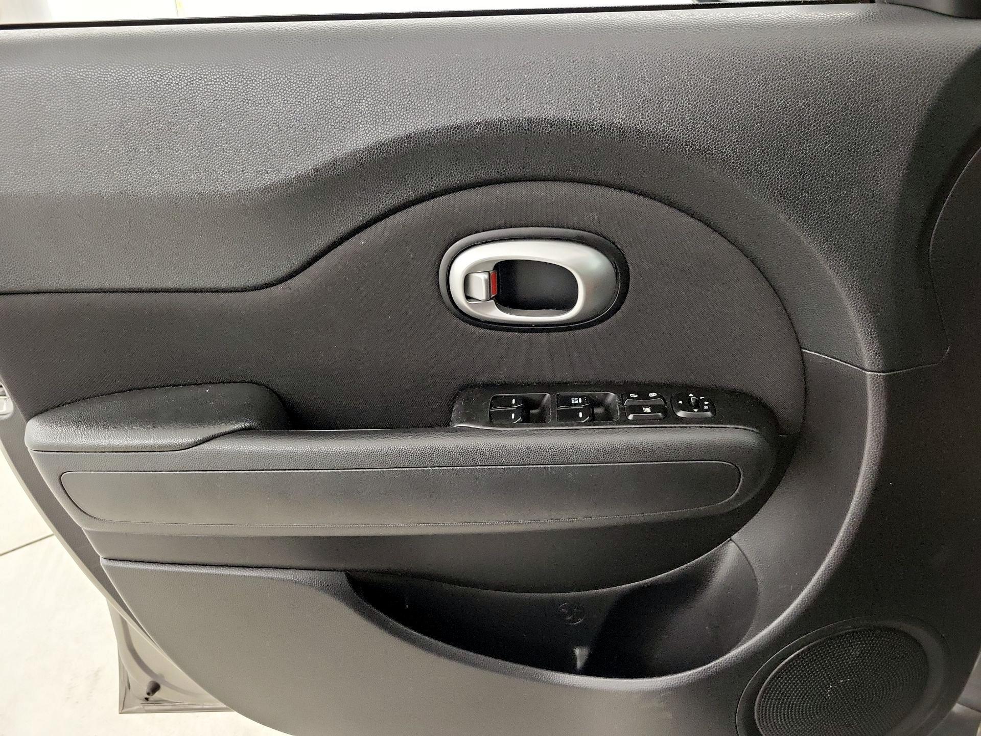 Thumbnail: 2015 Kia Soul - 12