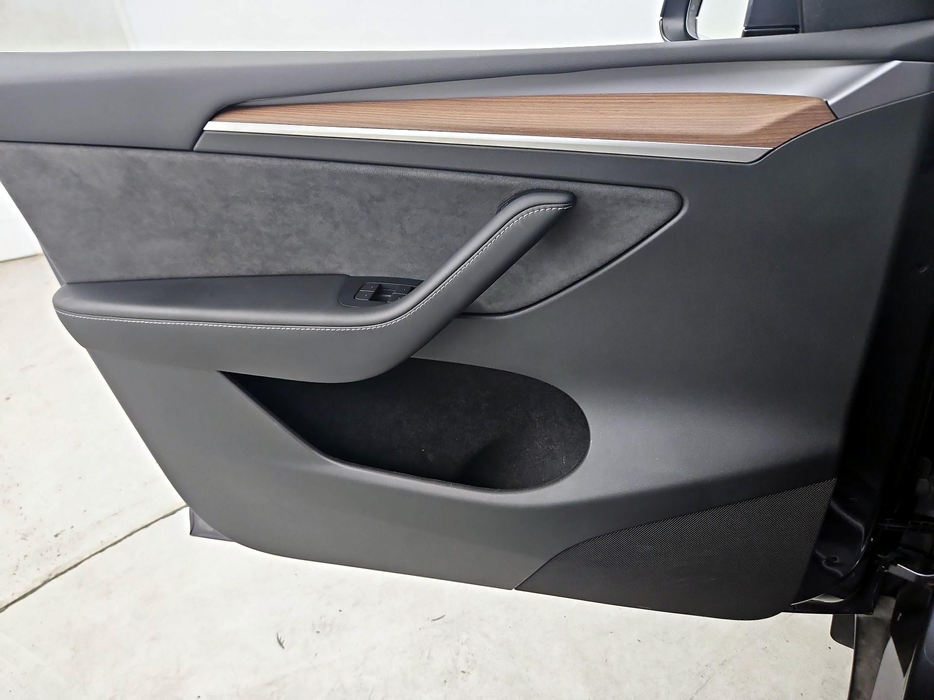 Thumbnail: 2023 Tesla Model Y - 12
