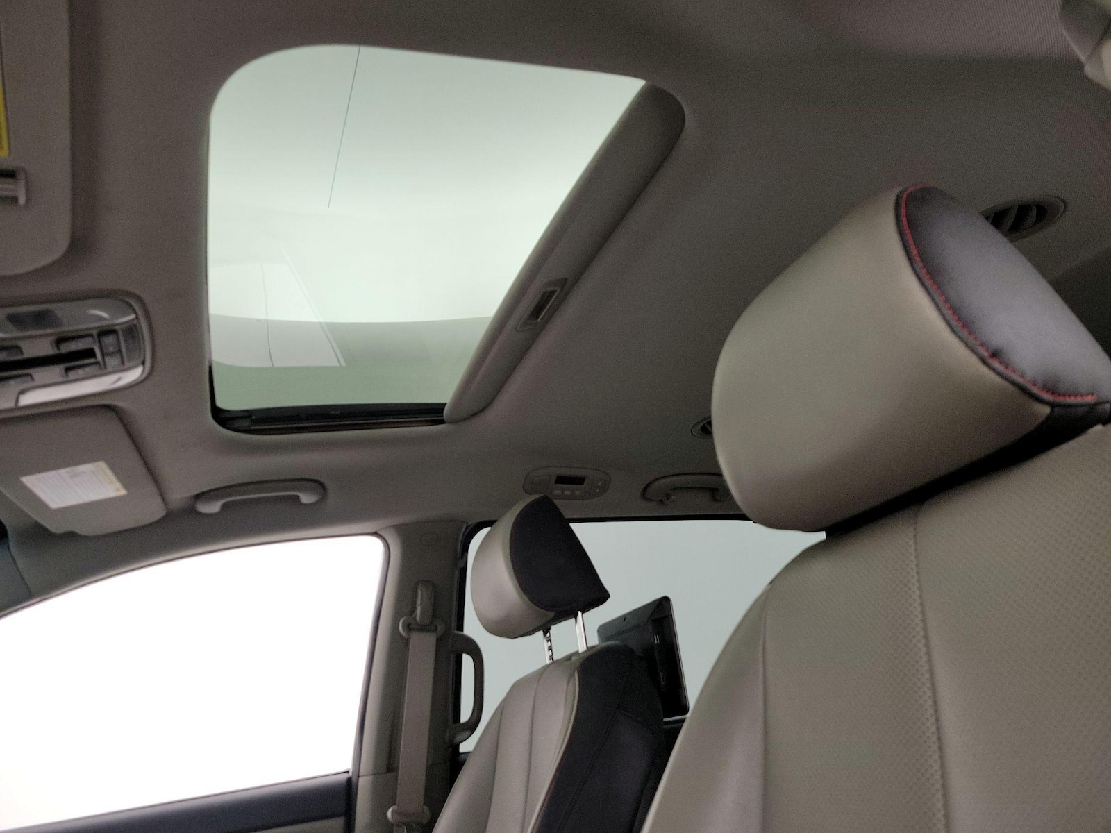 Sunroof(s) & Overhead Airbags