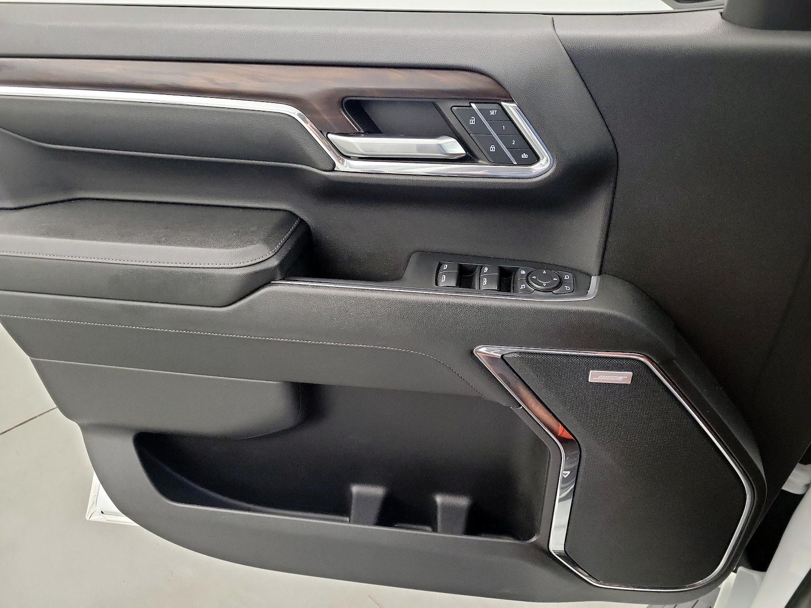2024 GMC Sierra 1500 SLT - Photo 13