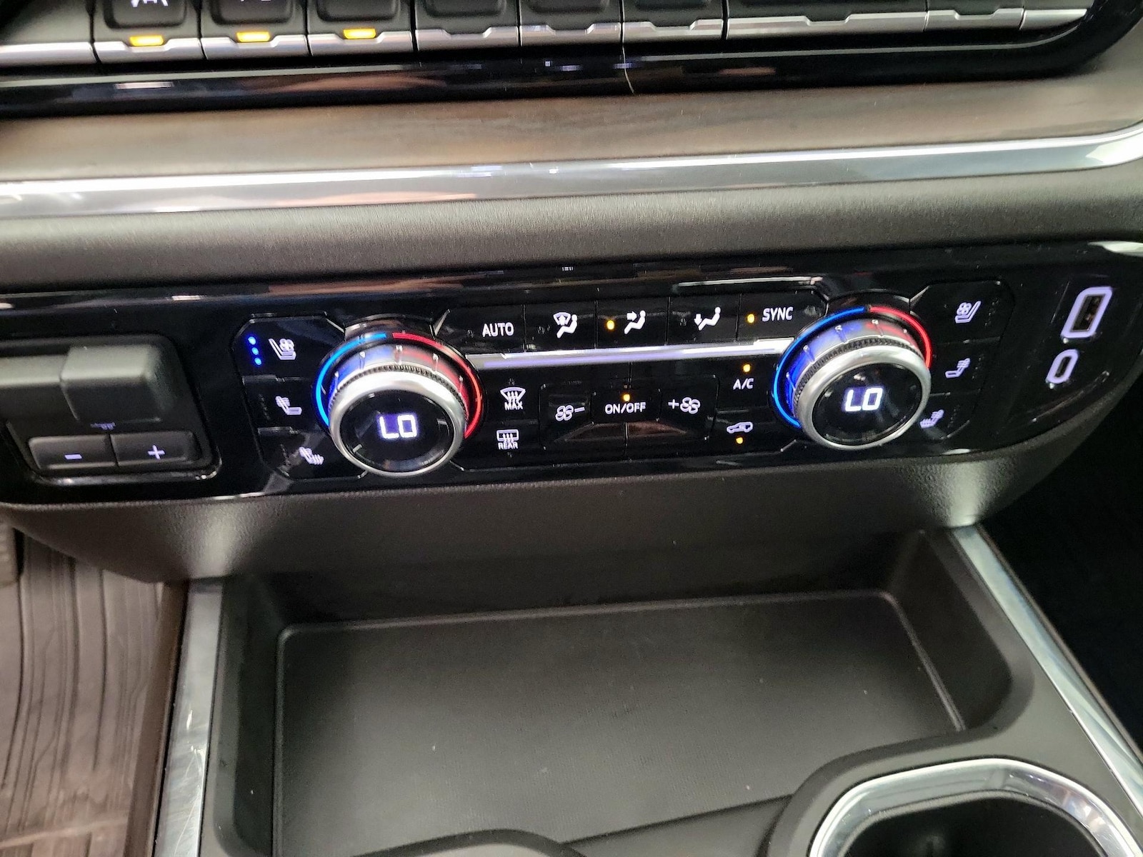 2024 GMC Sierra 1500 SLT - Photo 17