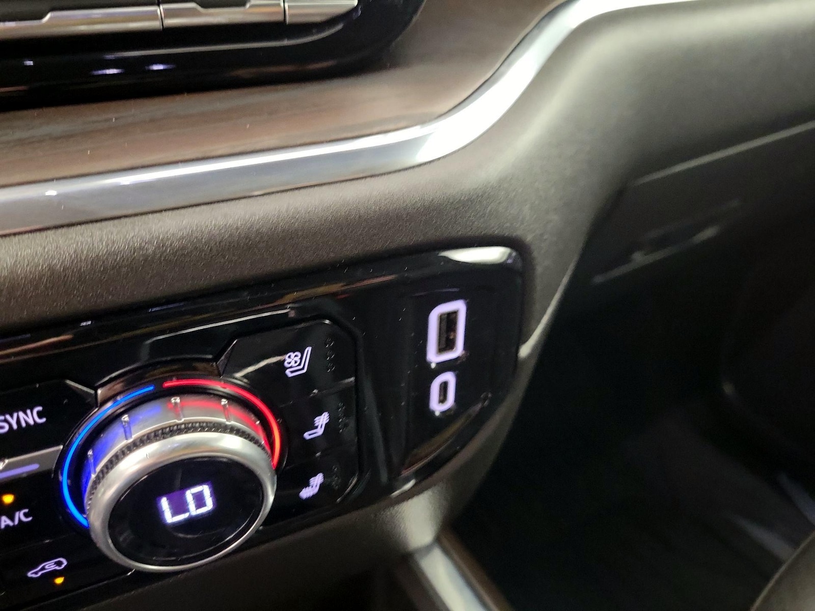 2024 GMC Sierra 1500 SLT - Photo 19