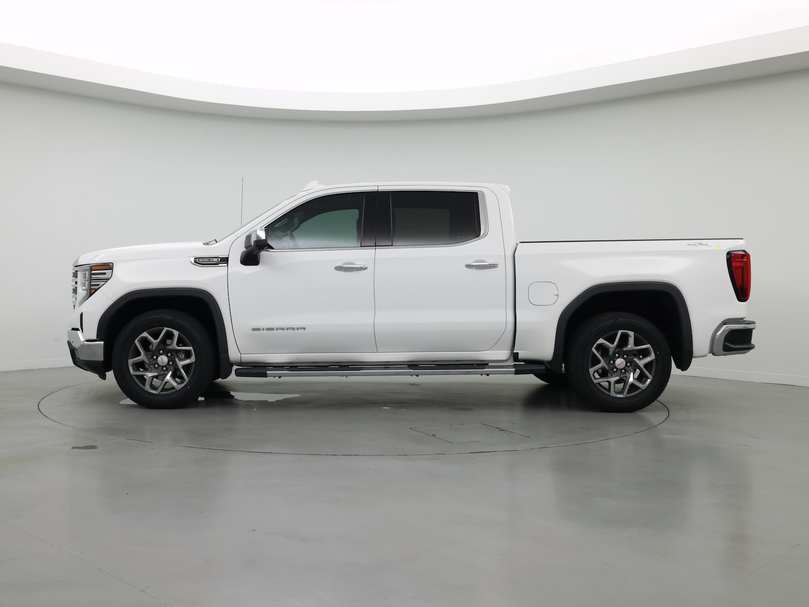 2024 GMC Sierra 1500 SLT - Photo 4