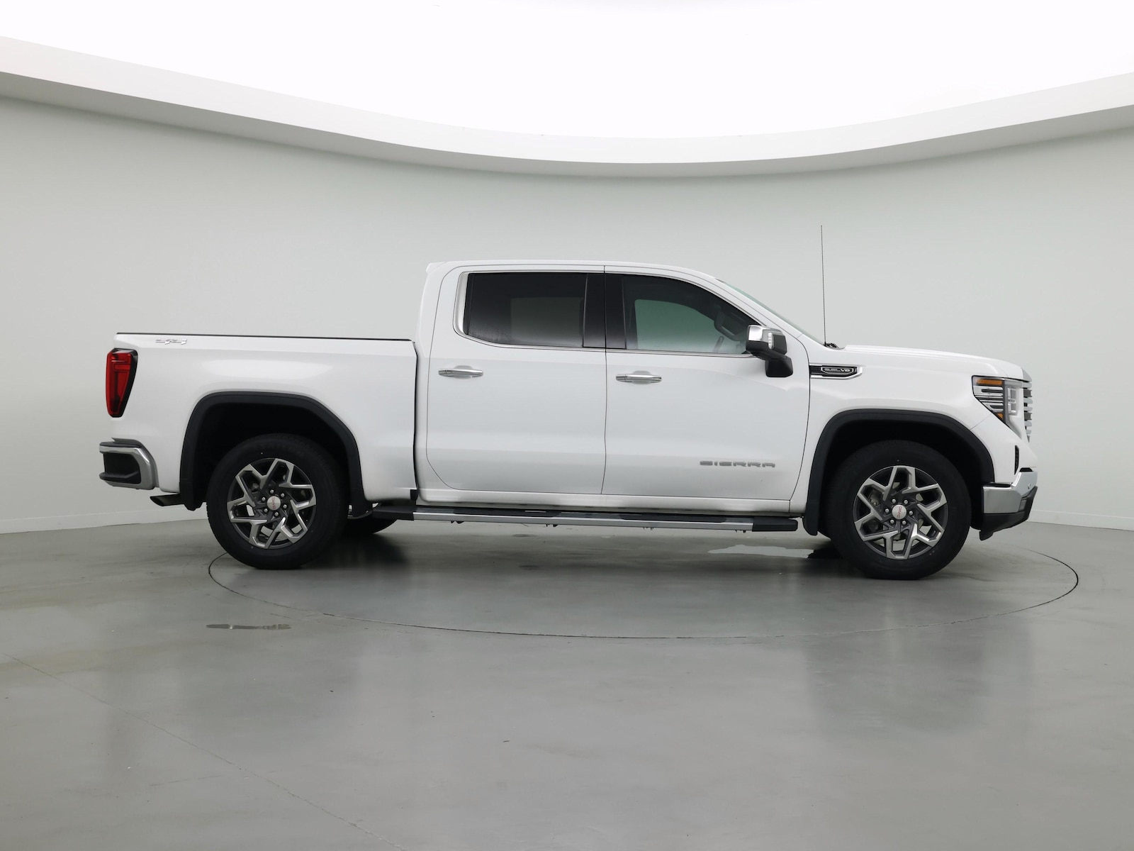2024 GMC Sierra 1500 SLT - Photo 8