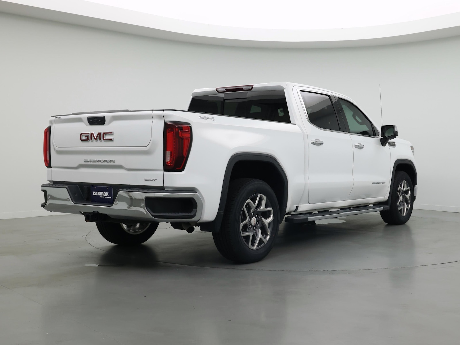 2024 GMC Sierra 1500 SLT - Photo 9