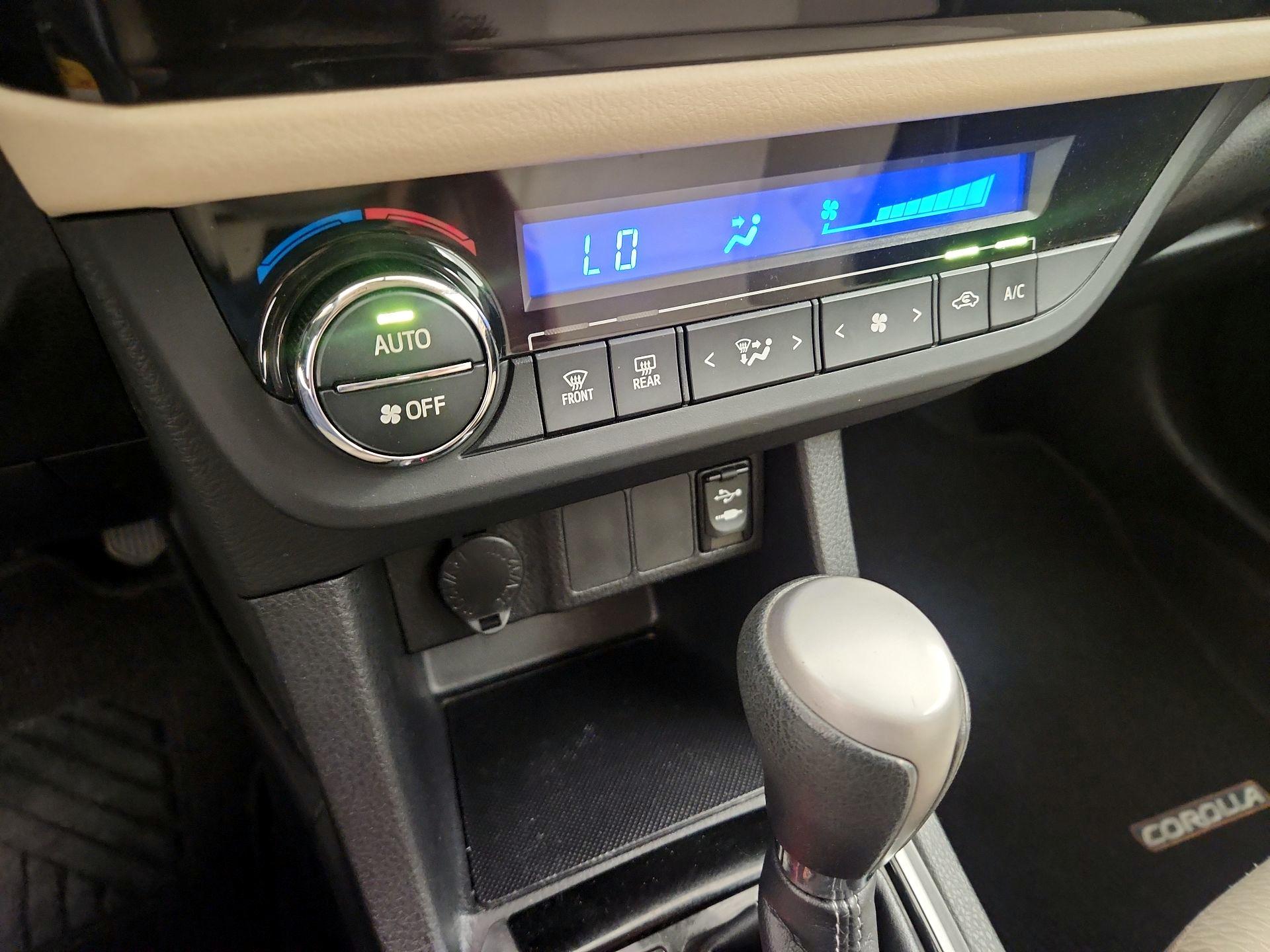 Thumbnail: 2015 Toyota Corolla - 16