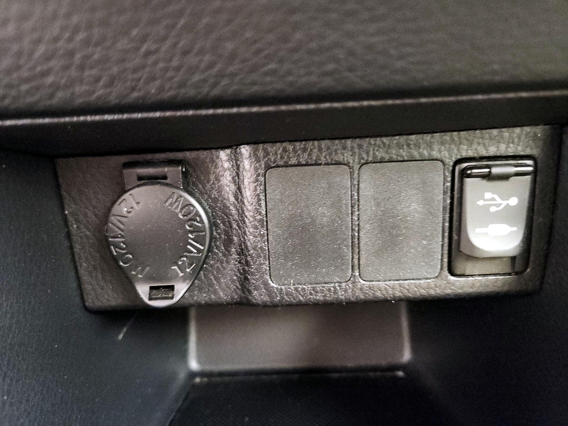 Thumbnail: 2015 Toyota Corolla - 18