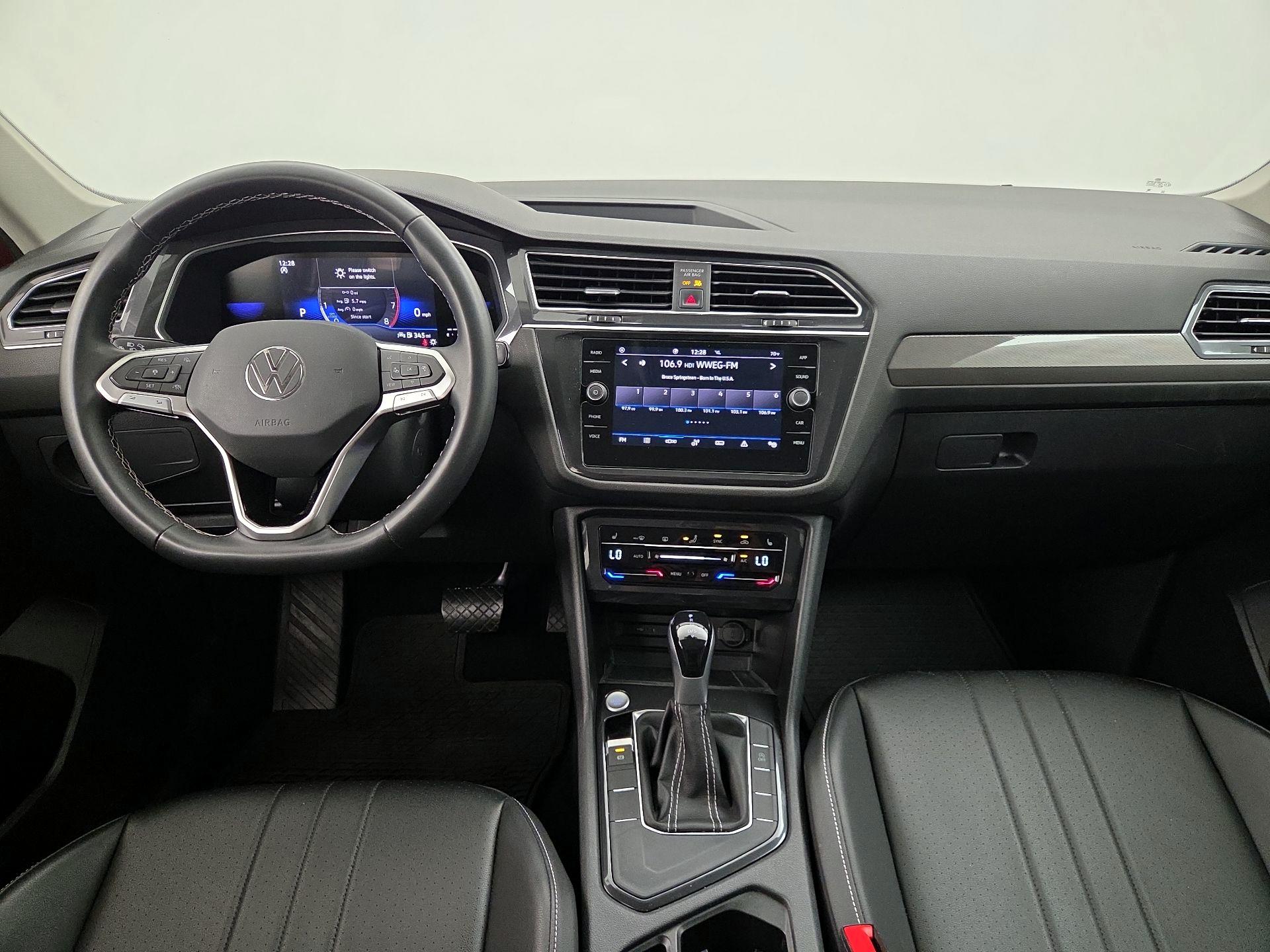 Thumbnail: 2023 Volkswagen Tiguan - 9