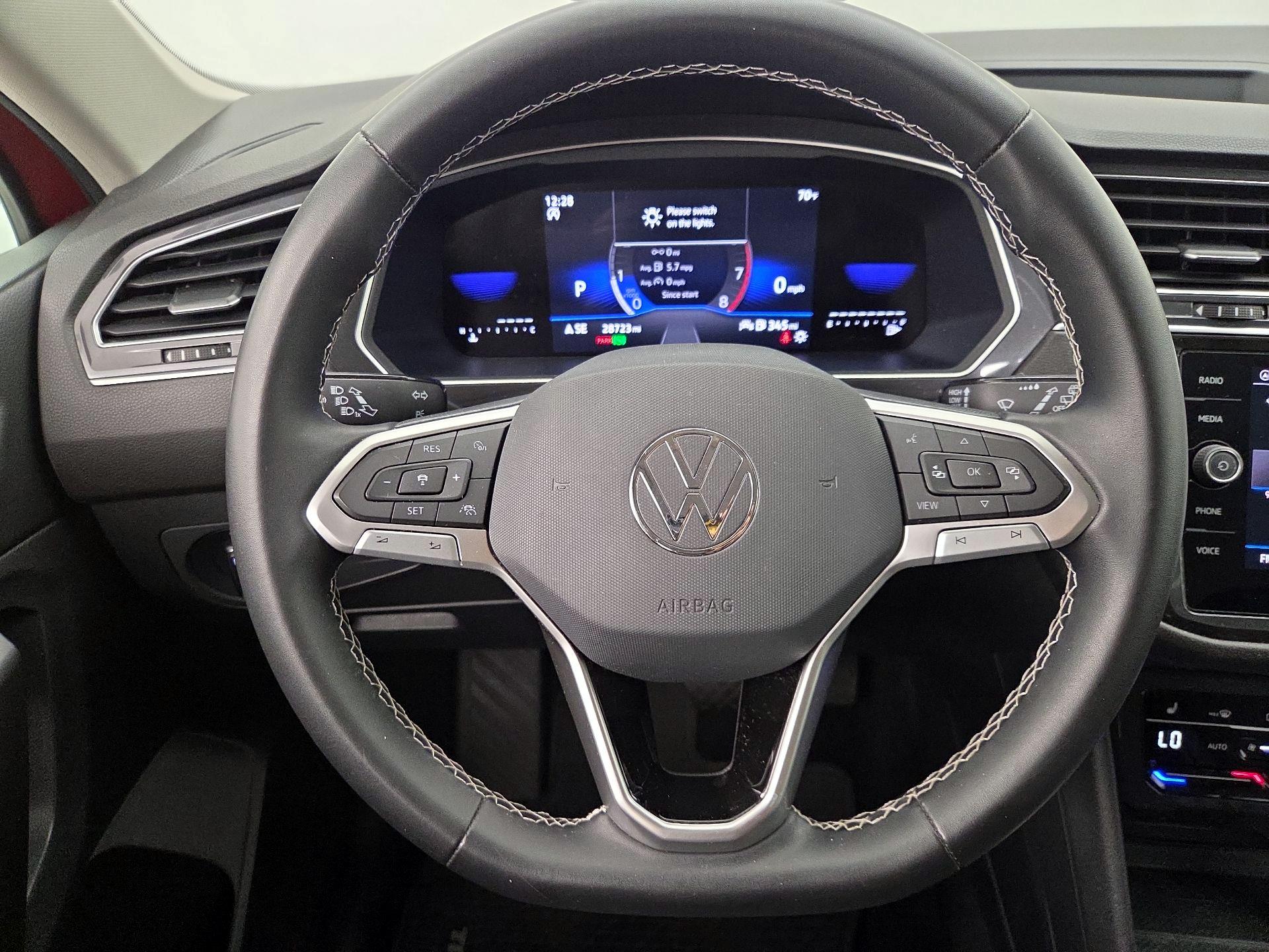 Thumbnail: 2023 Volkswagen Tiguan - 10