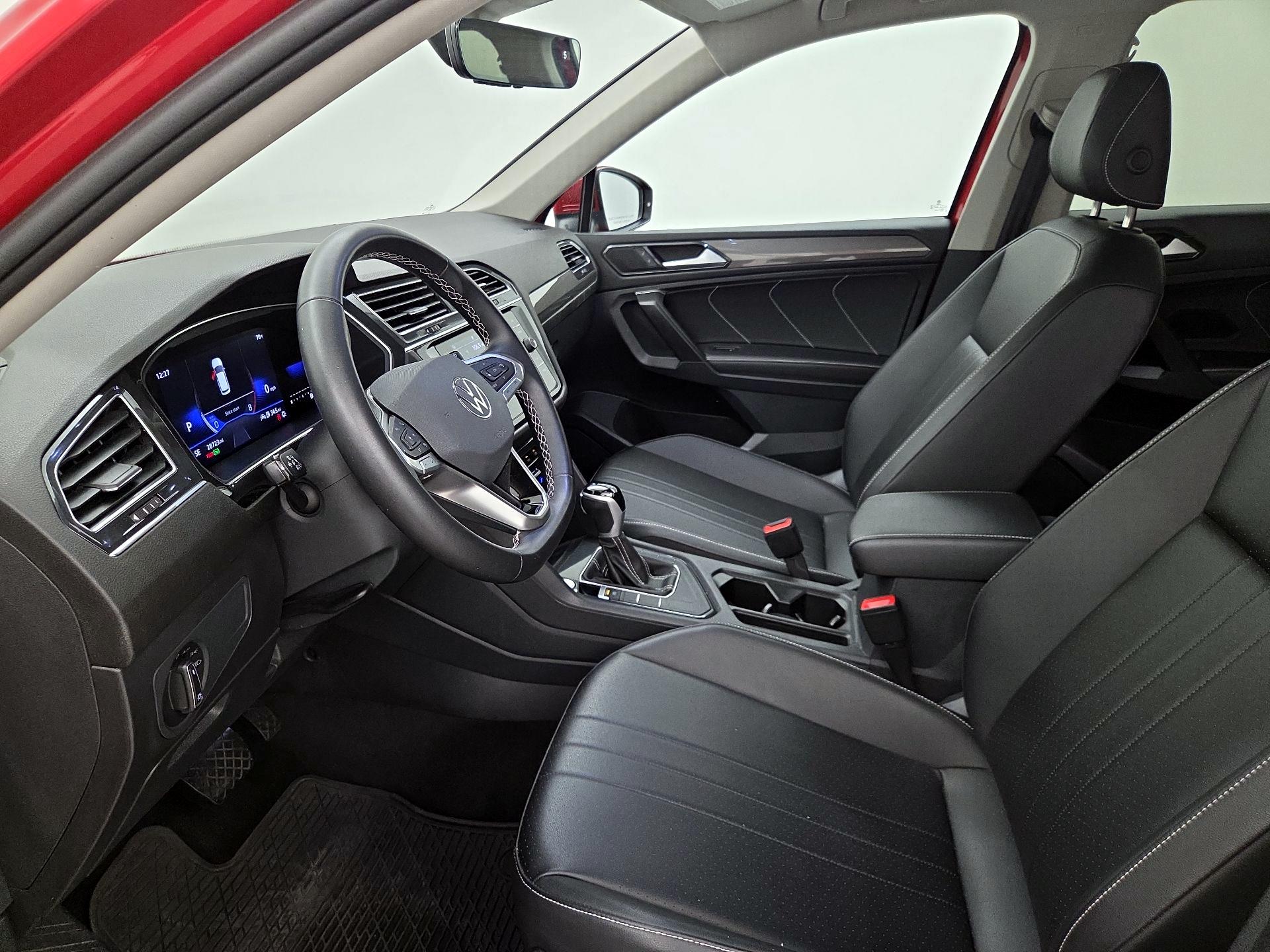 Thumbnail: 2023 Volkswagen Tiguan - 11
