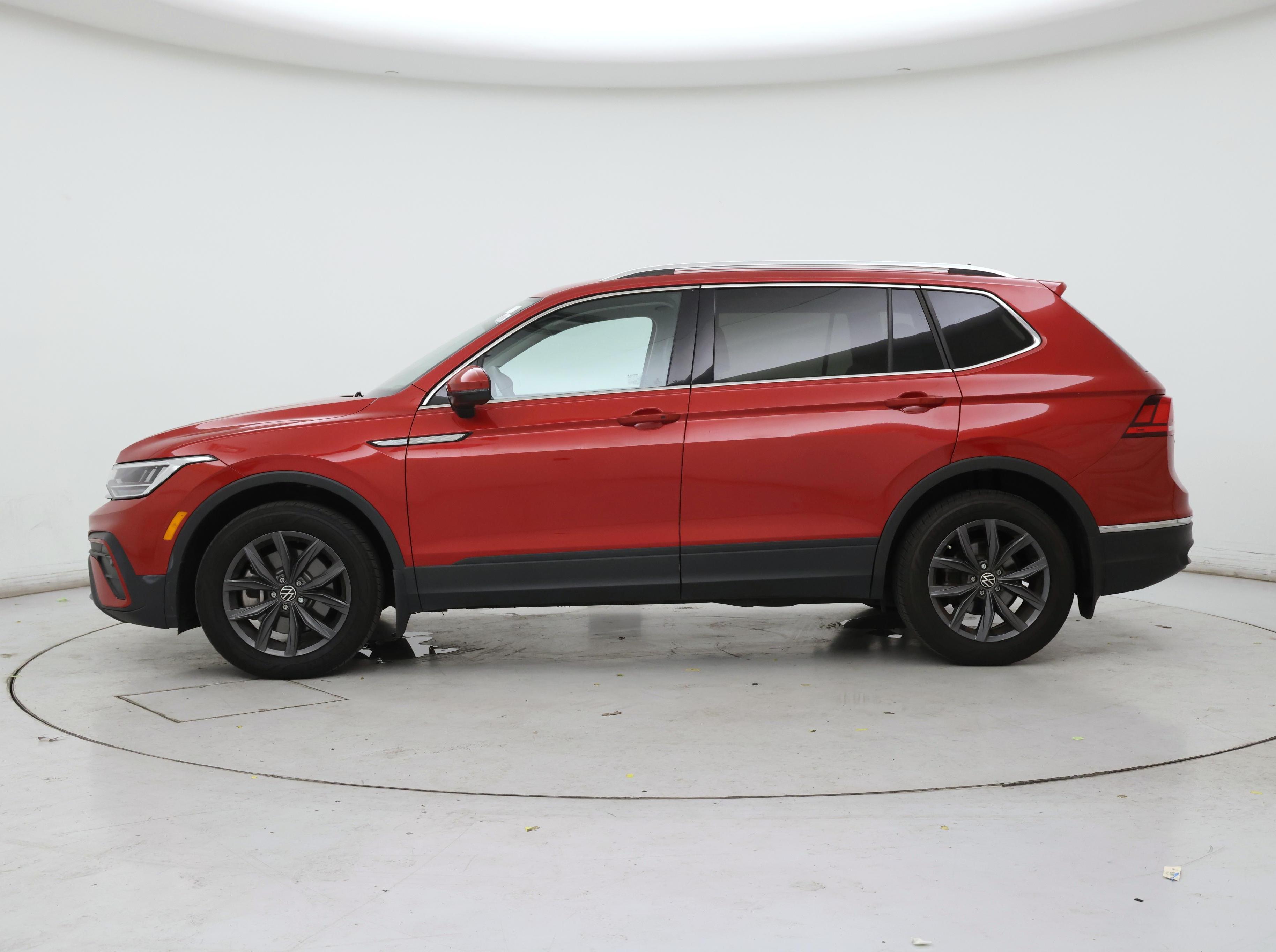 Thumbnail: 2023 Volkswagen Tiguan - 3