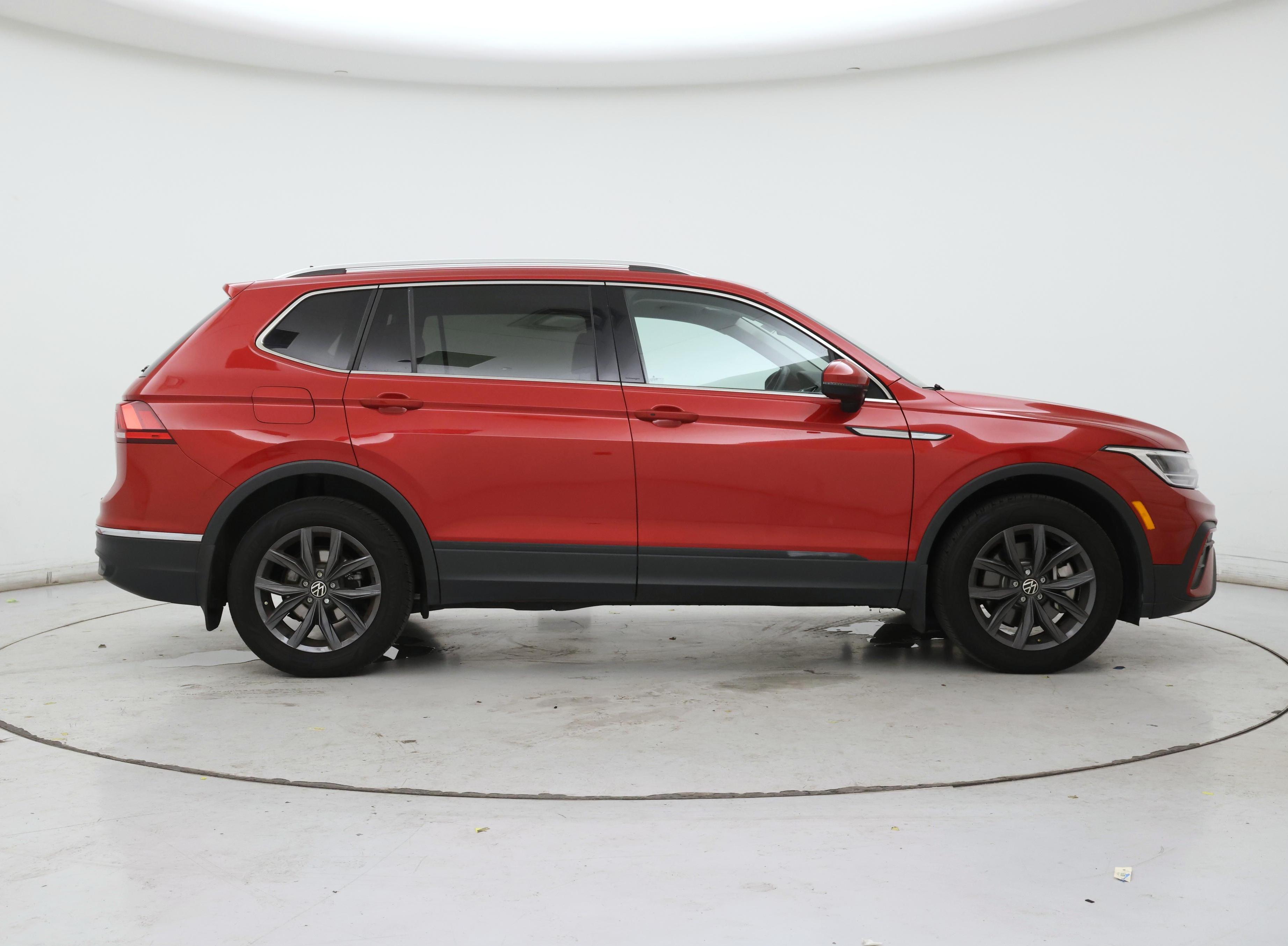 Thumbnail: 2023 Volkswagen Tiguan - 7