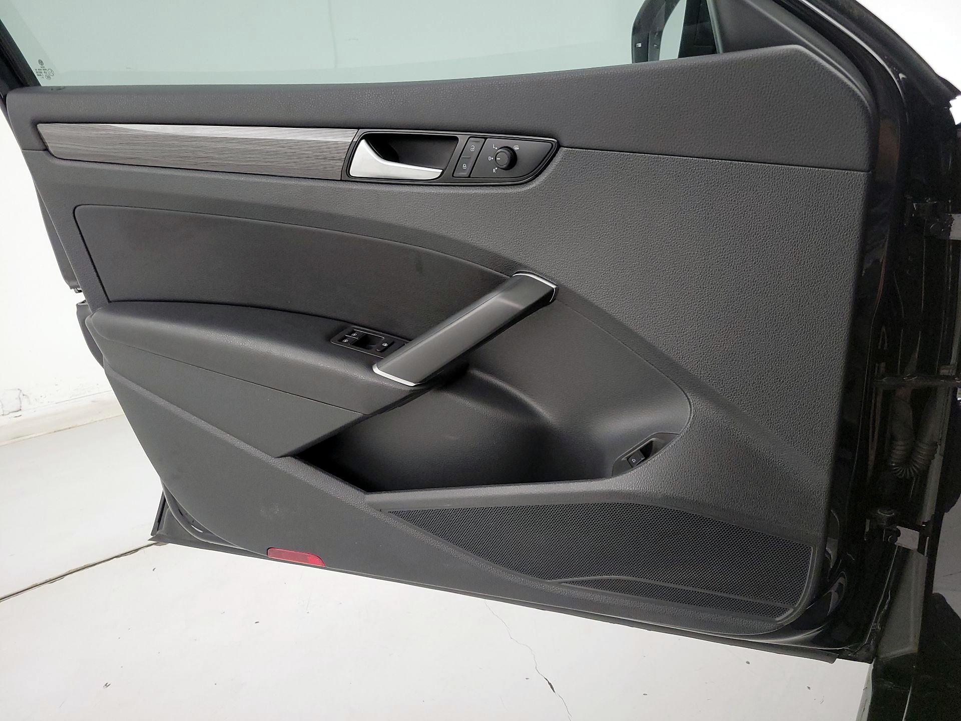 Thumbnail: 2020 Volkswagen Passat - 12