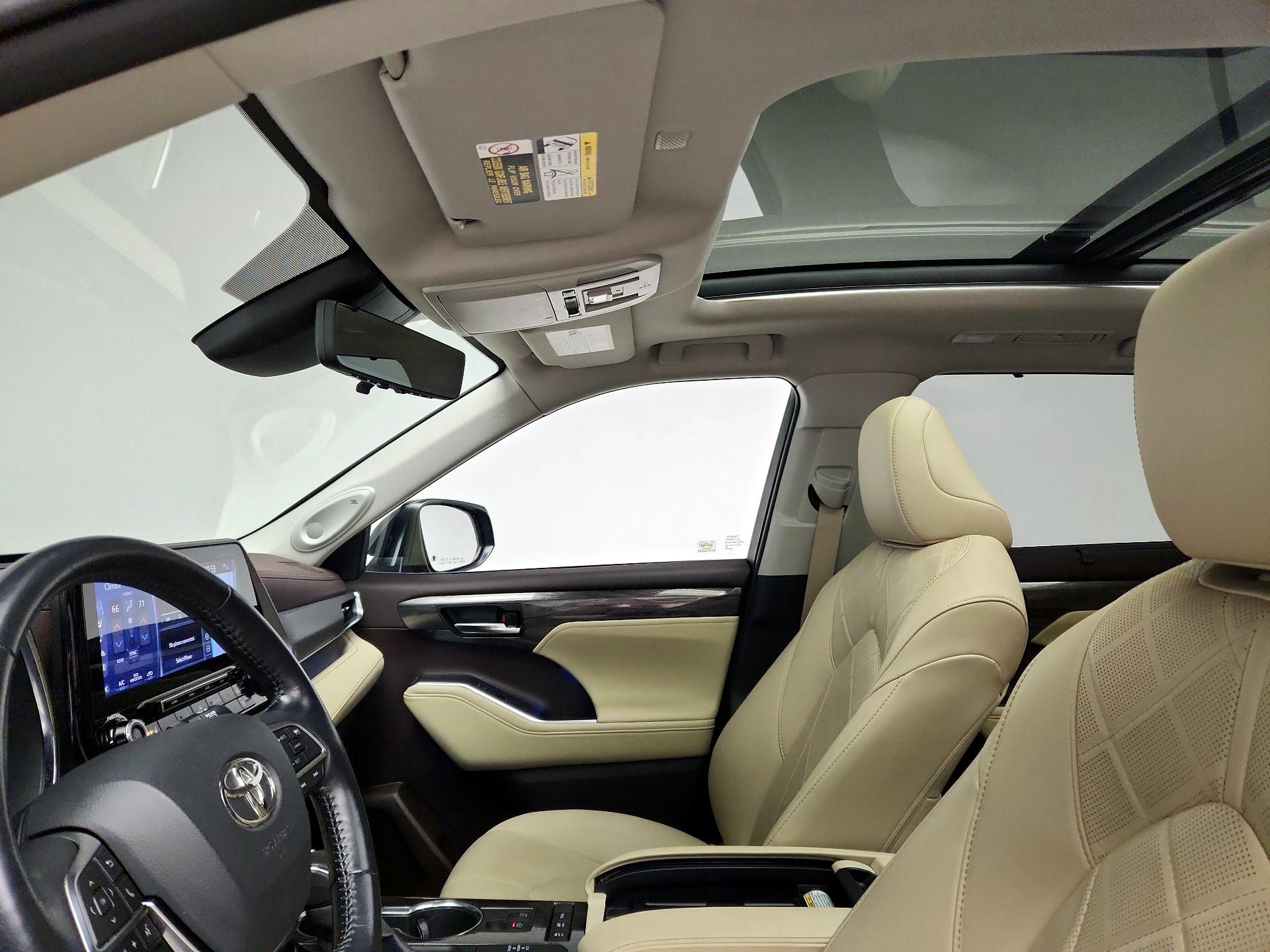 Thumbnail: 2020 Toyota Highlander - 18