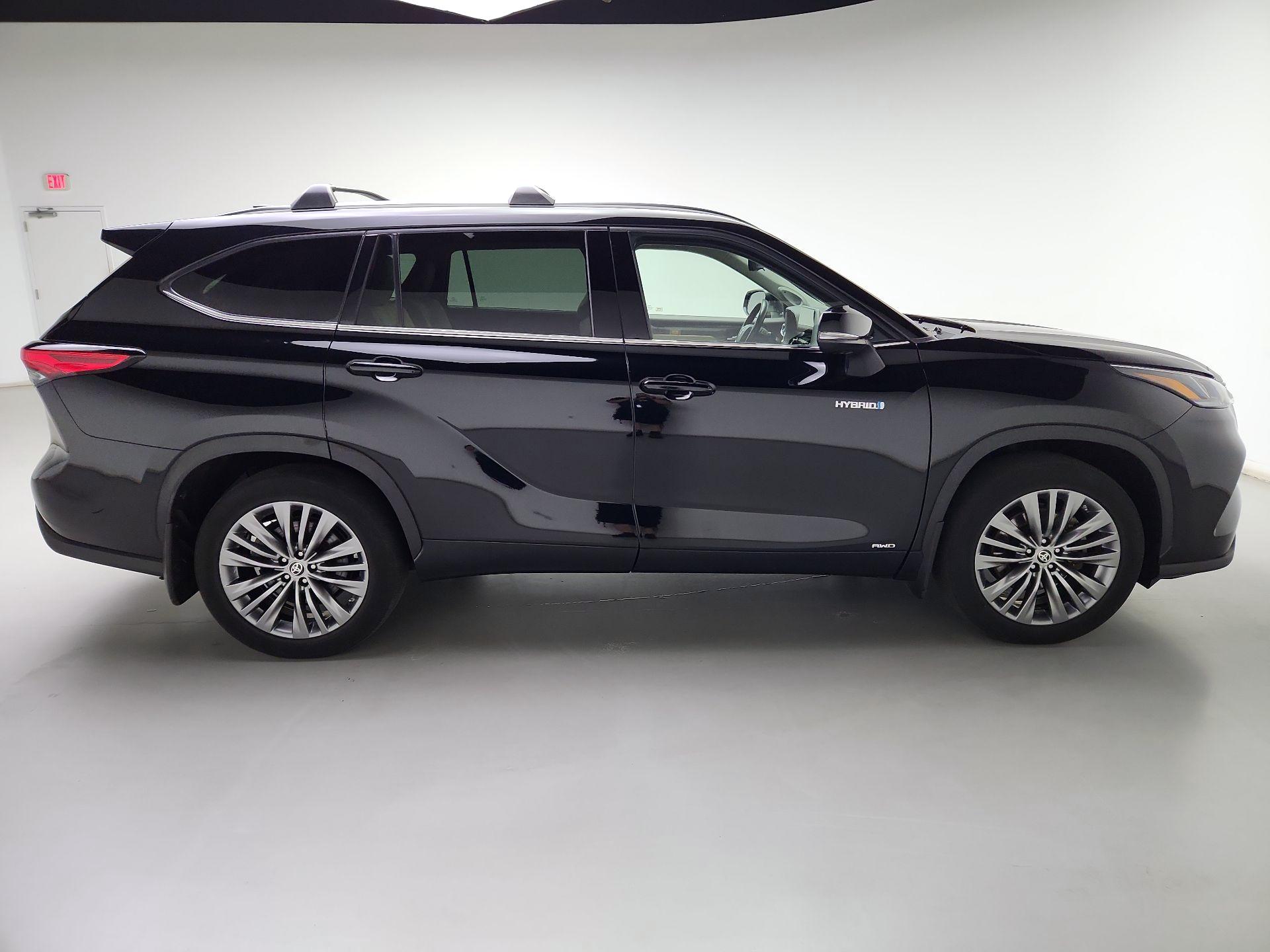 Thumbnail: 2020 Toyota Highlander - 4
