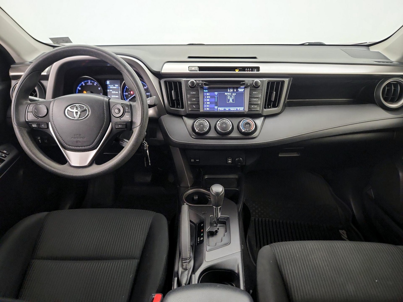 2018 Toyota RAV4 LE - Photo 10