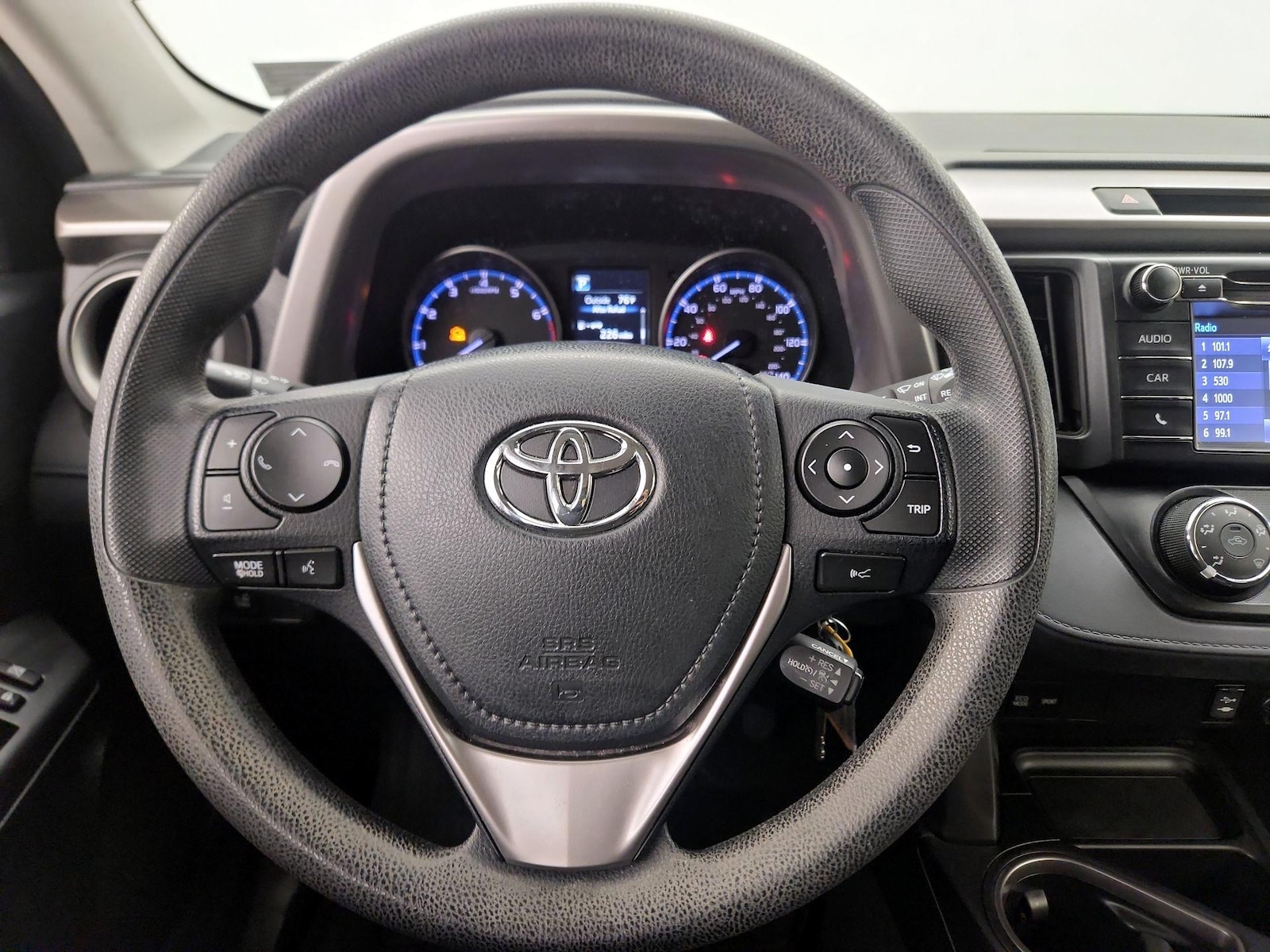 2018 Toyota RAV4 LE - Photo 11