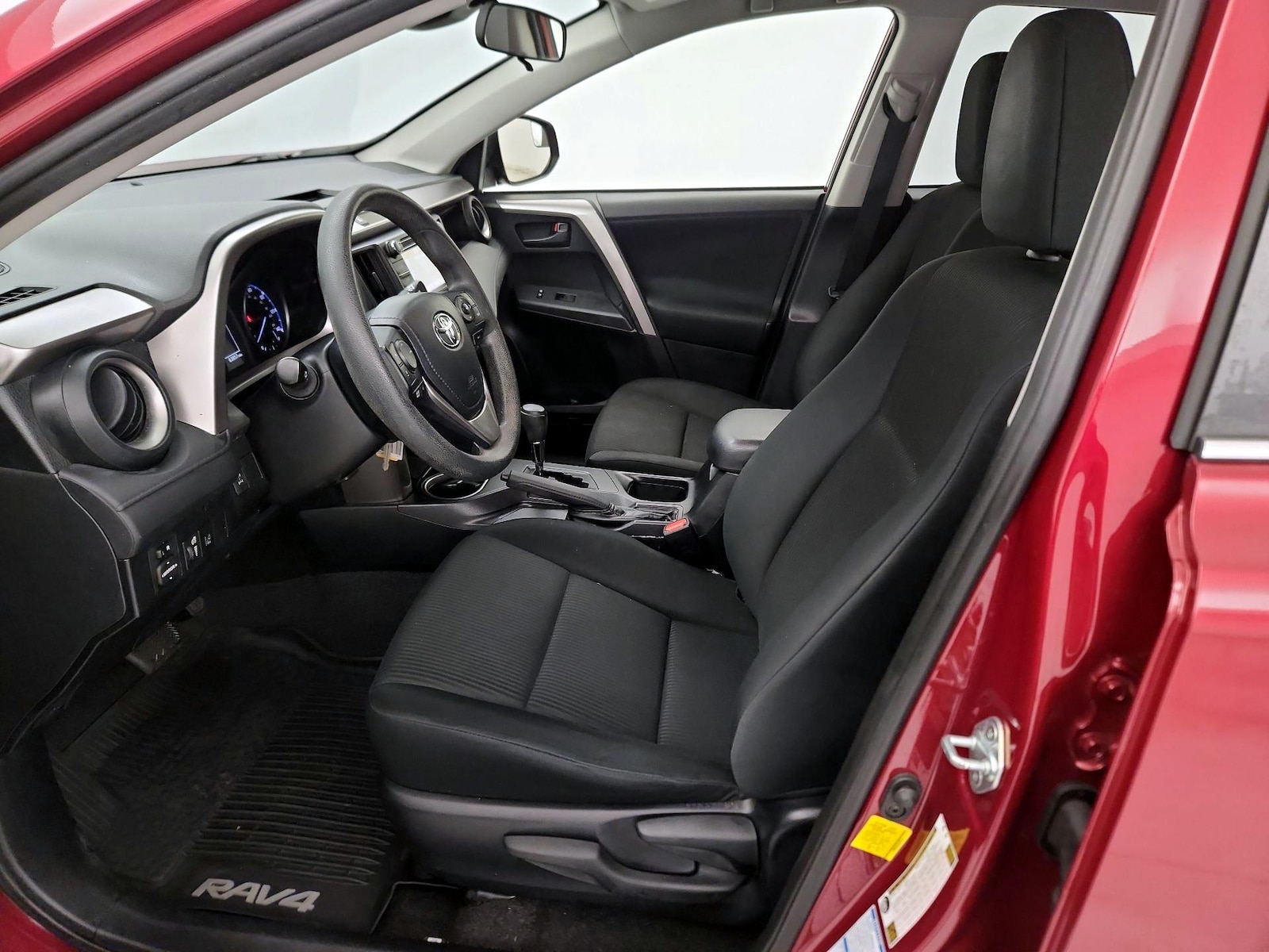 2018 Toyota RAV4 LE - Photo 12
