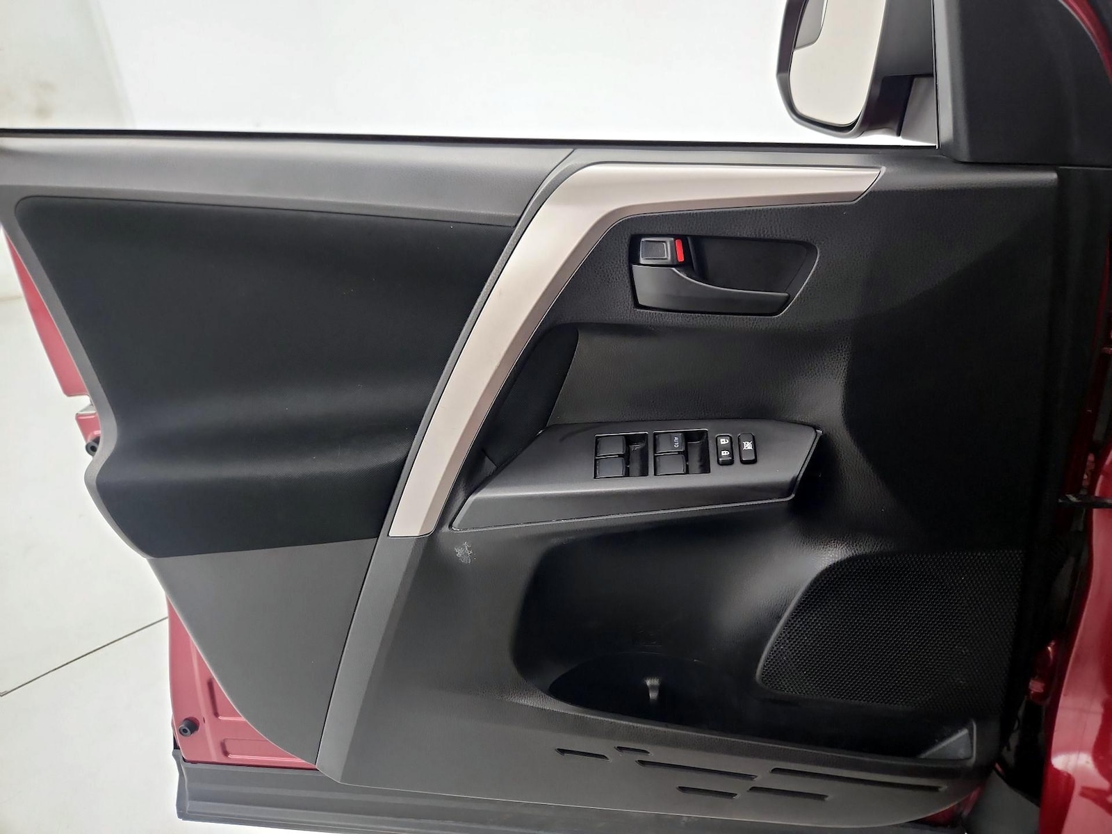 2018 Toyota RAV4 LE - Photo 13