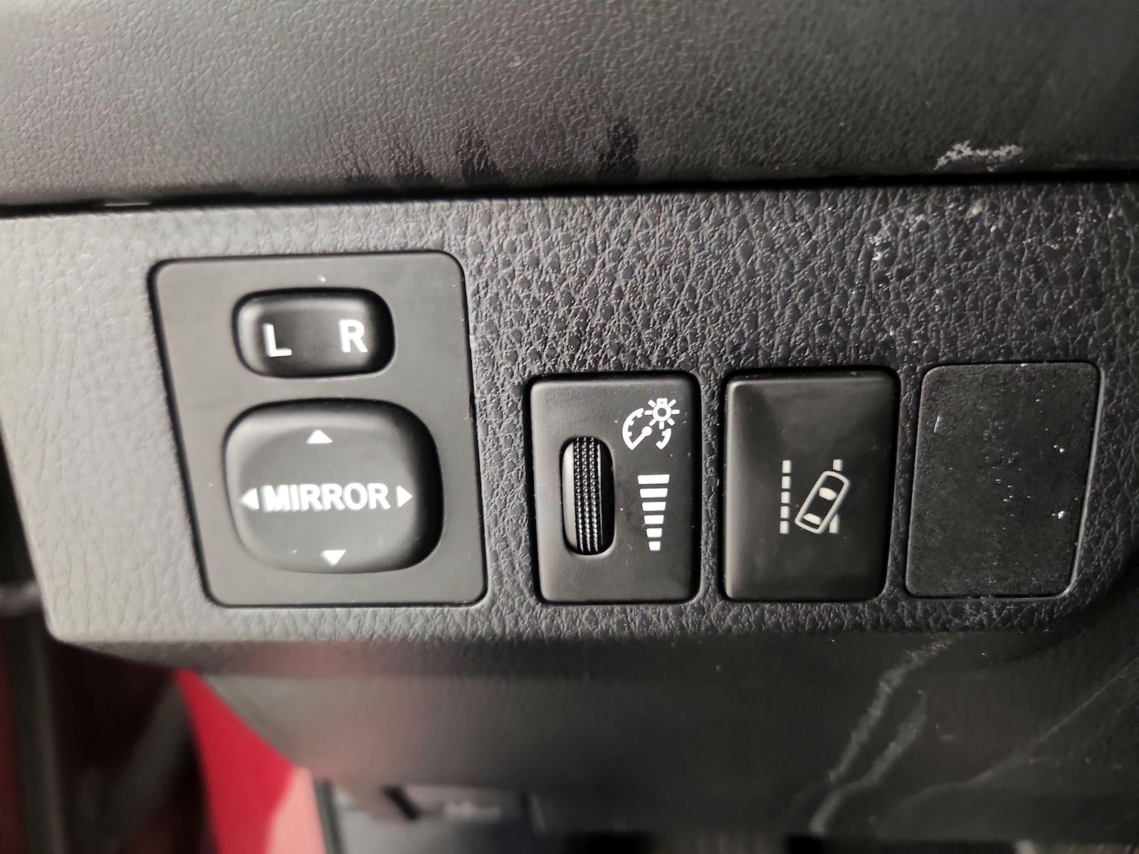 2018 Toyota RAV4 LE - Photo 14