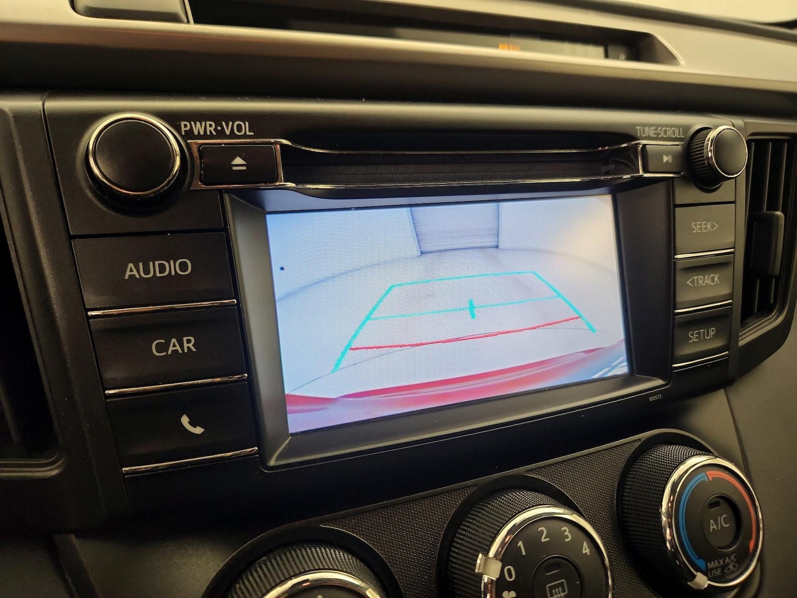 2018 Toyota RAV4 LE - Photo 15